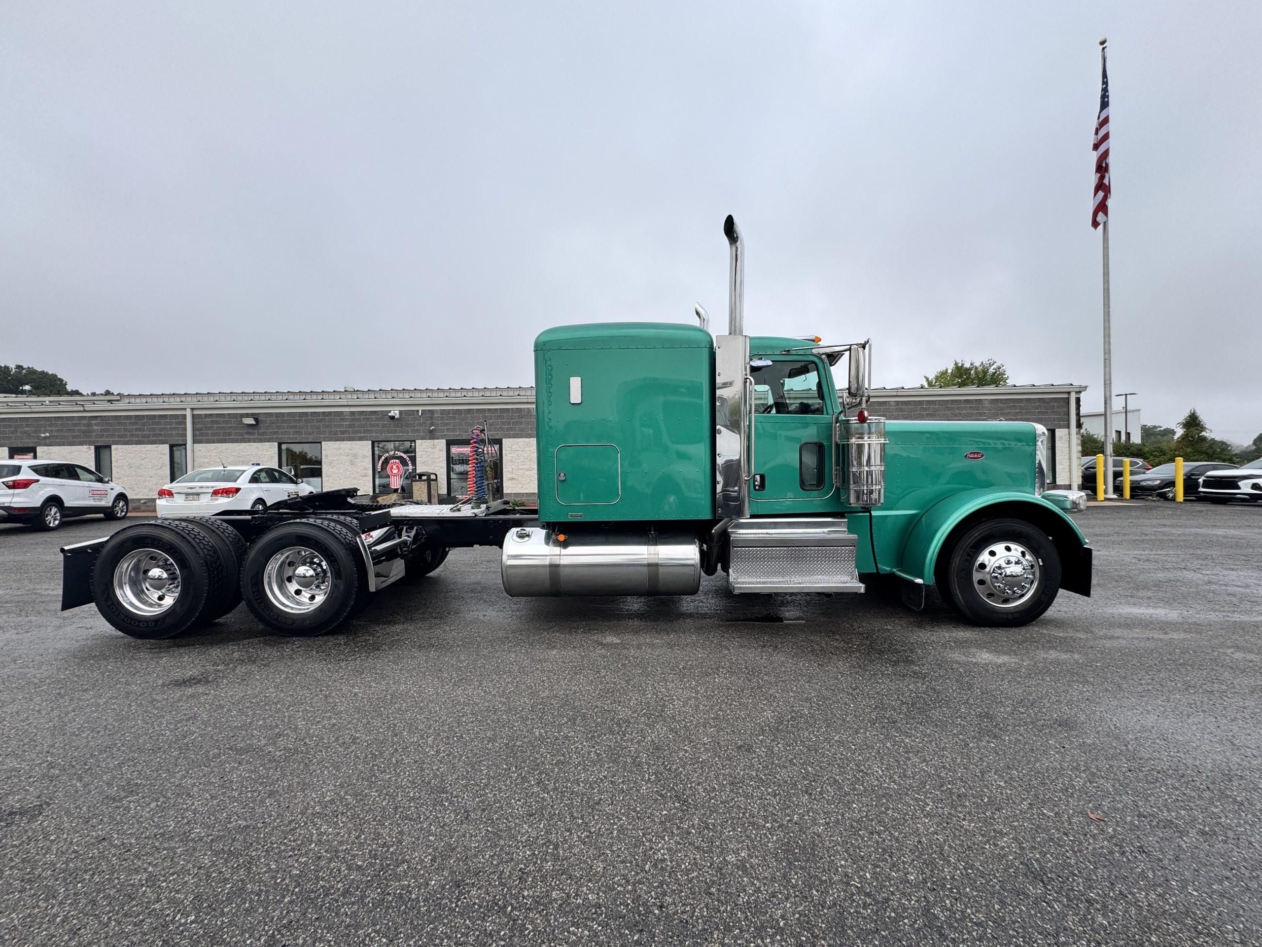 2022 PETERBILT 389 - image 4 of 6
