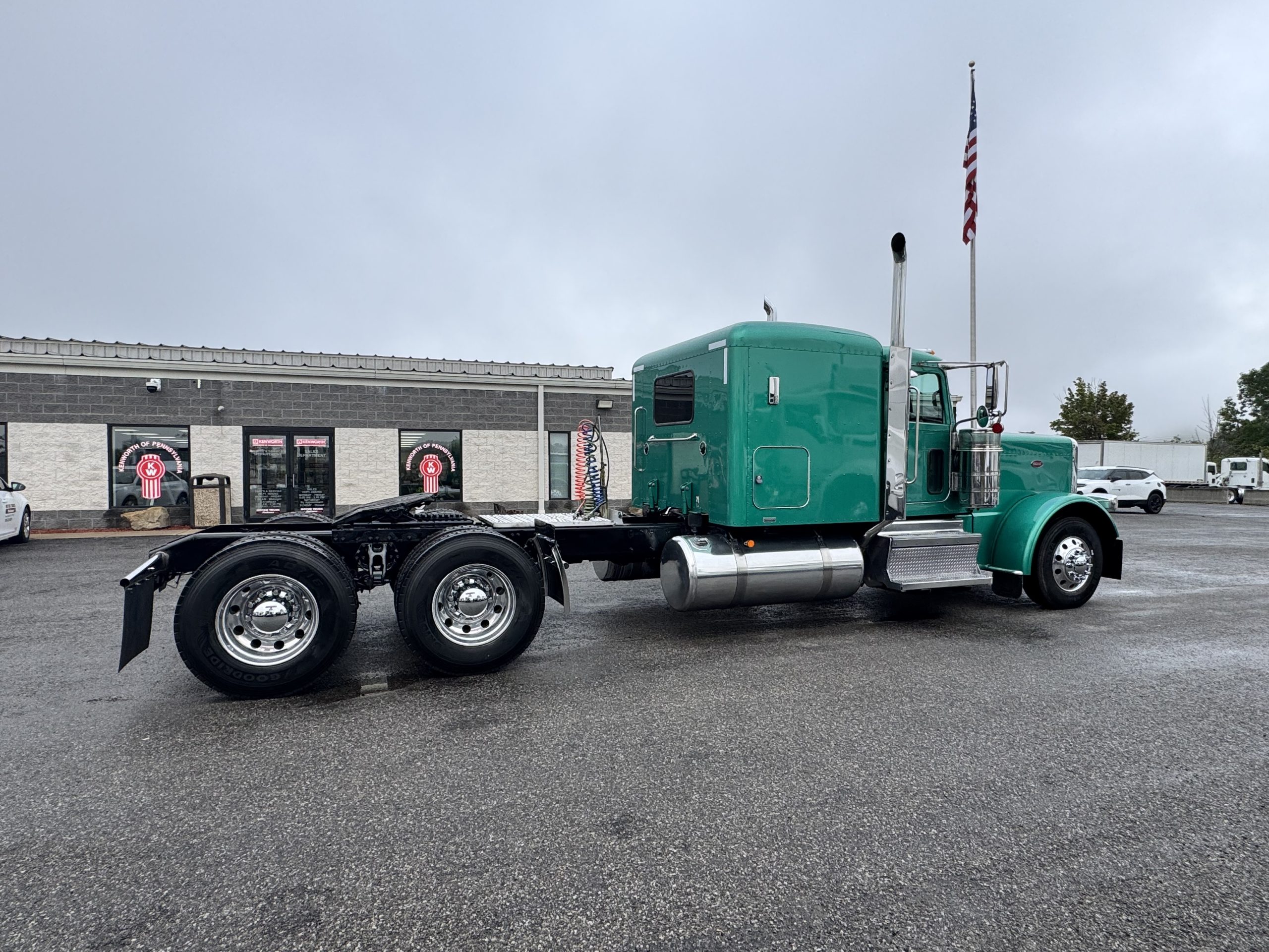 2022 PETERBILT 389 - image 5 of 6