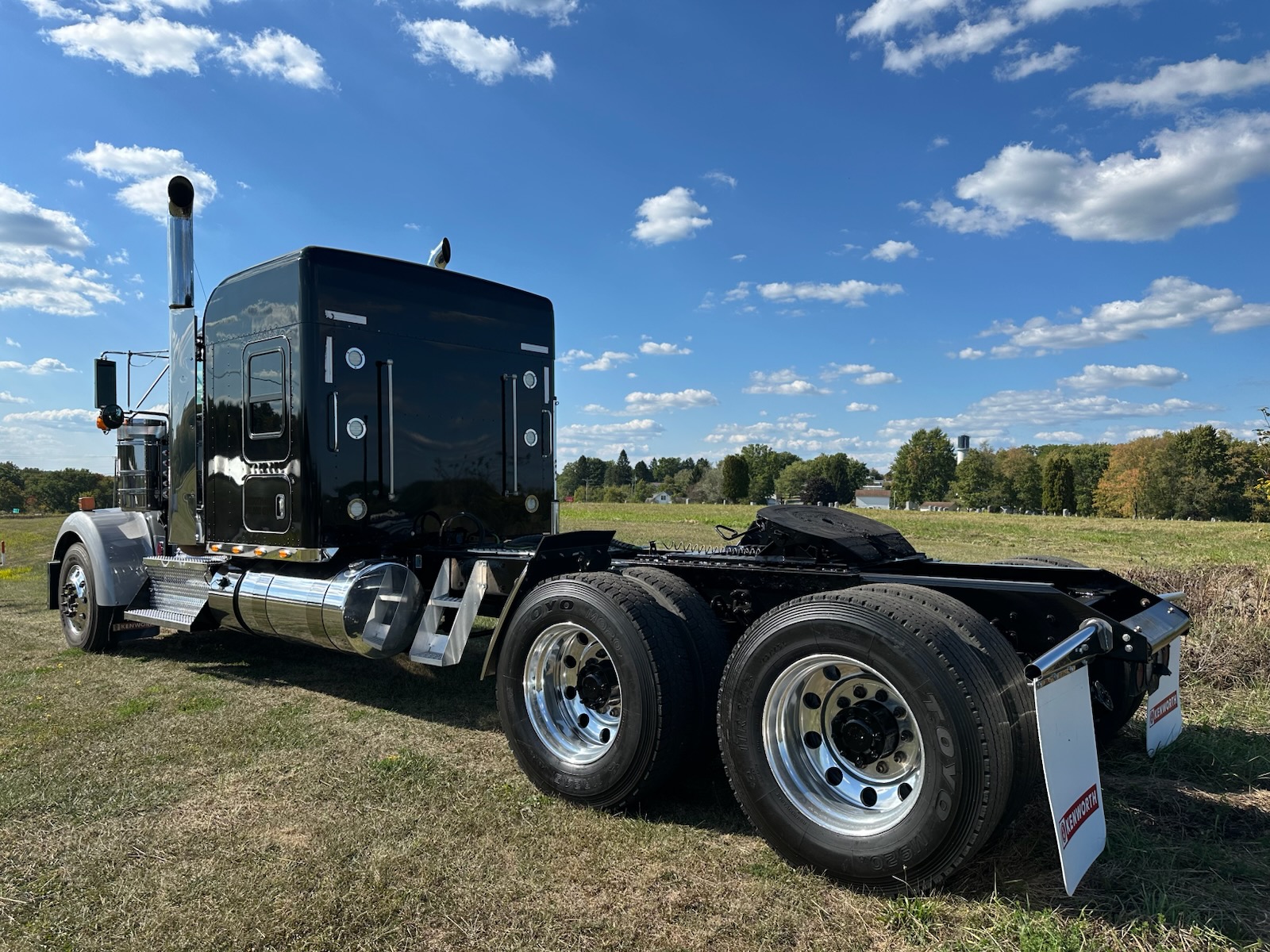 2019 KENWORTH W900L - image 3 of 6
