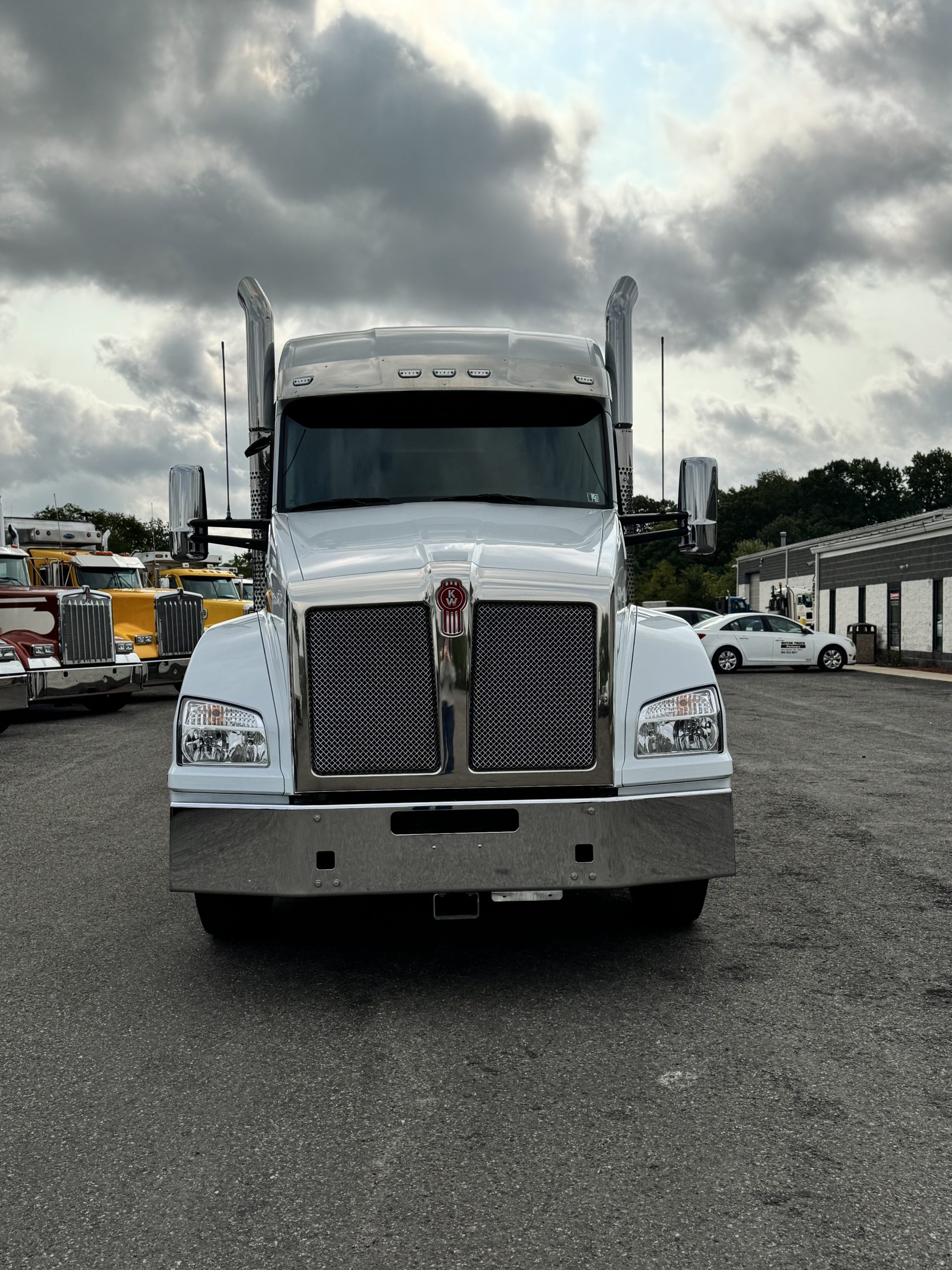 2025 KENWORTH T880 - image 2 of 6
