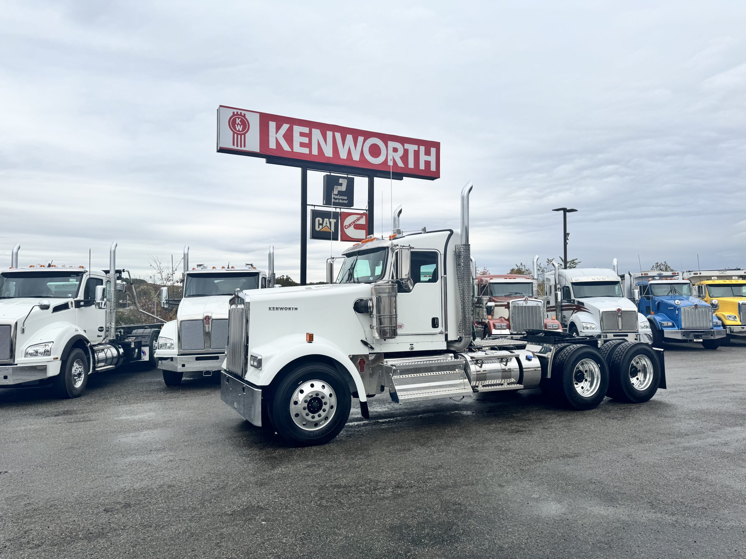 2026 KENWORTH W900 - image 1 of 6