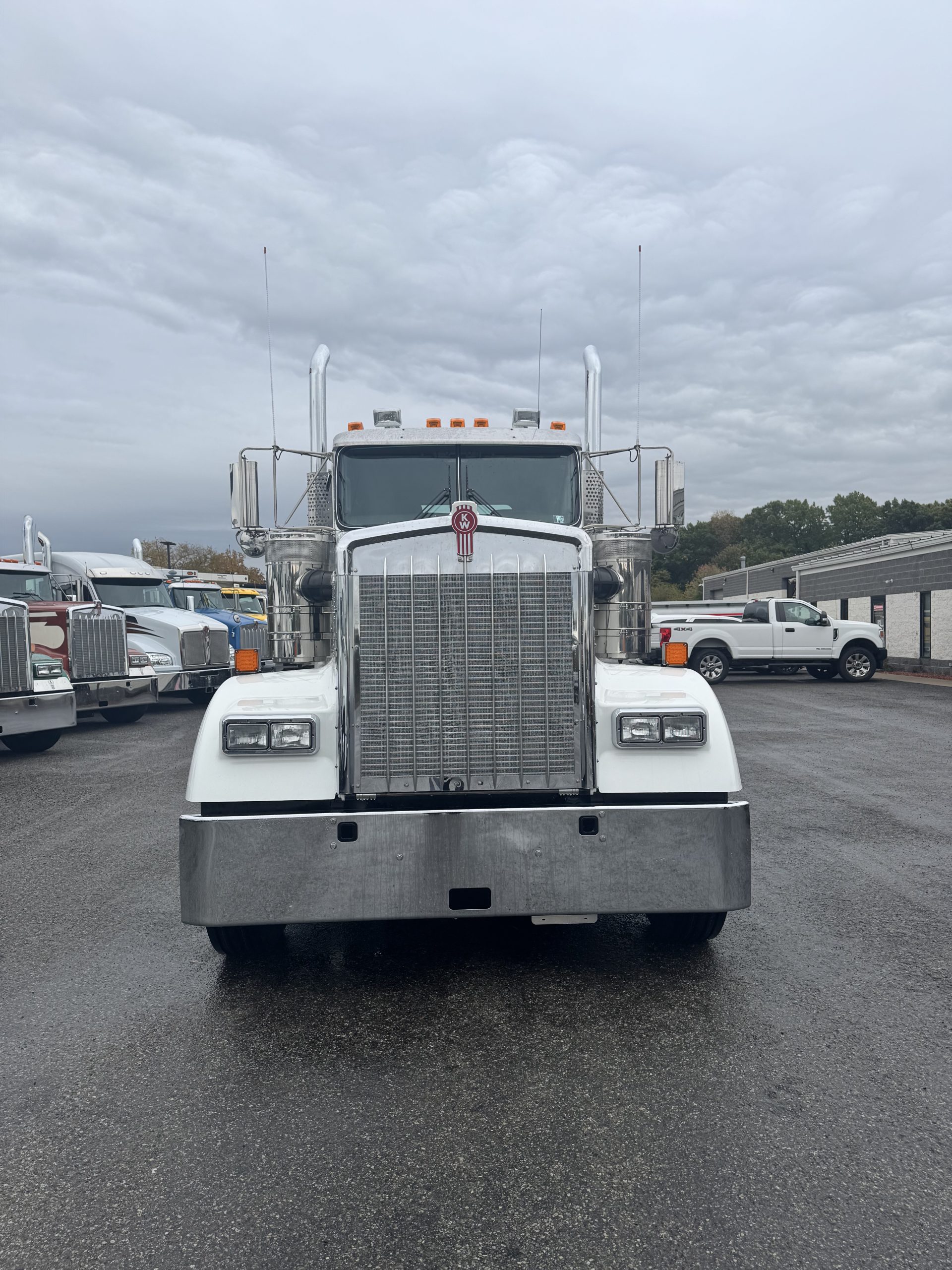 2026 KENWORTH W900 - image 2 of 6