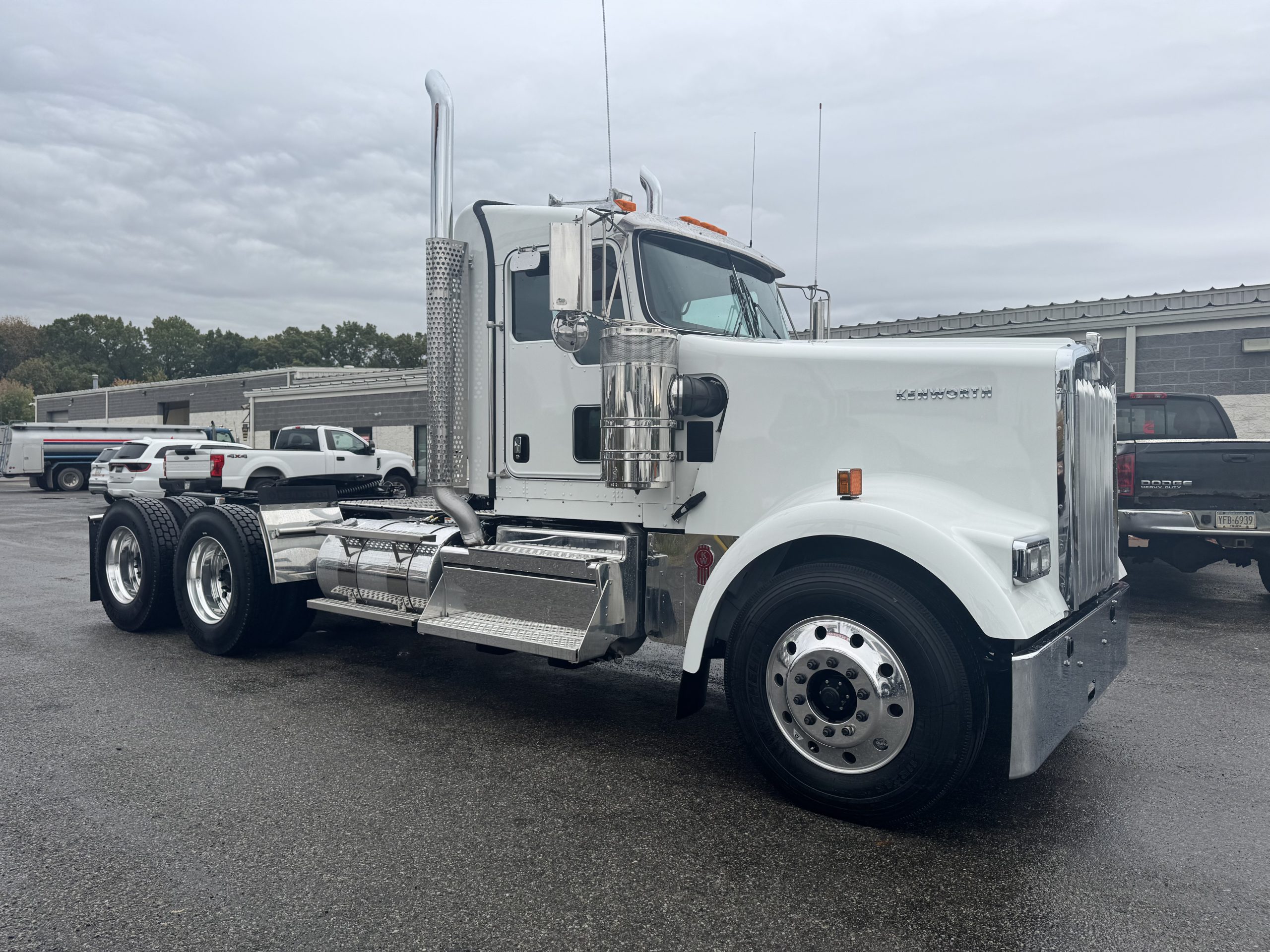 2026 KENWORTH W900 - image 3 of 6