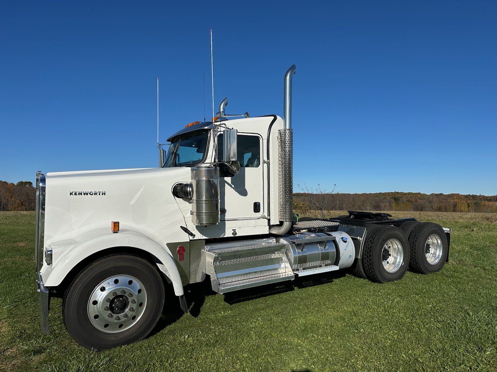 2026 KENWORTH W900 - image 1 of 6
