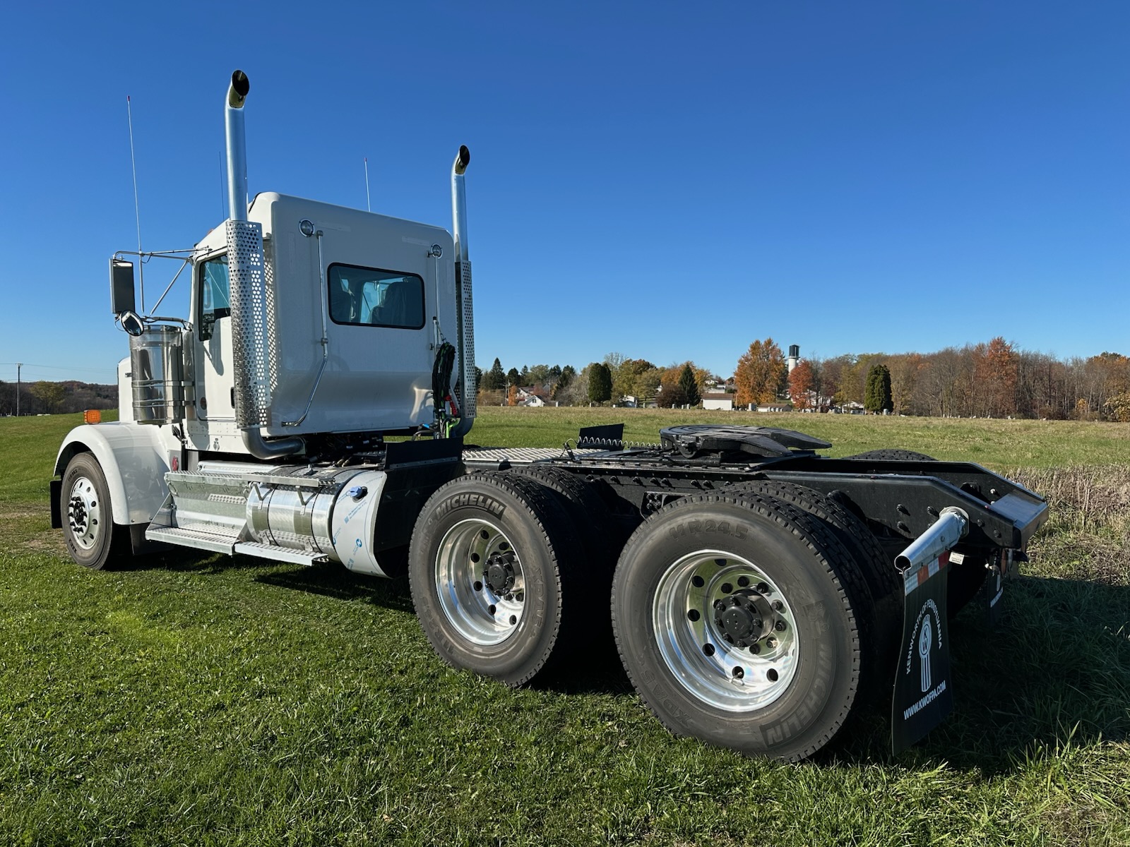 2026 KENWORTH W900 - image 3 of 6