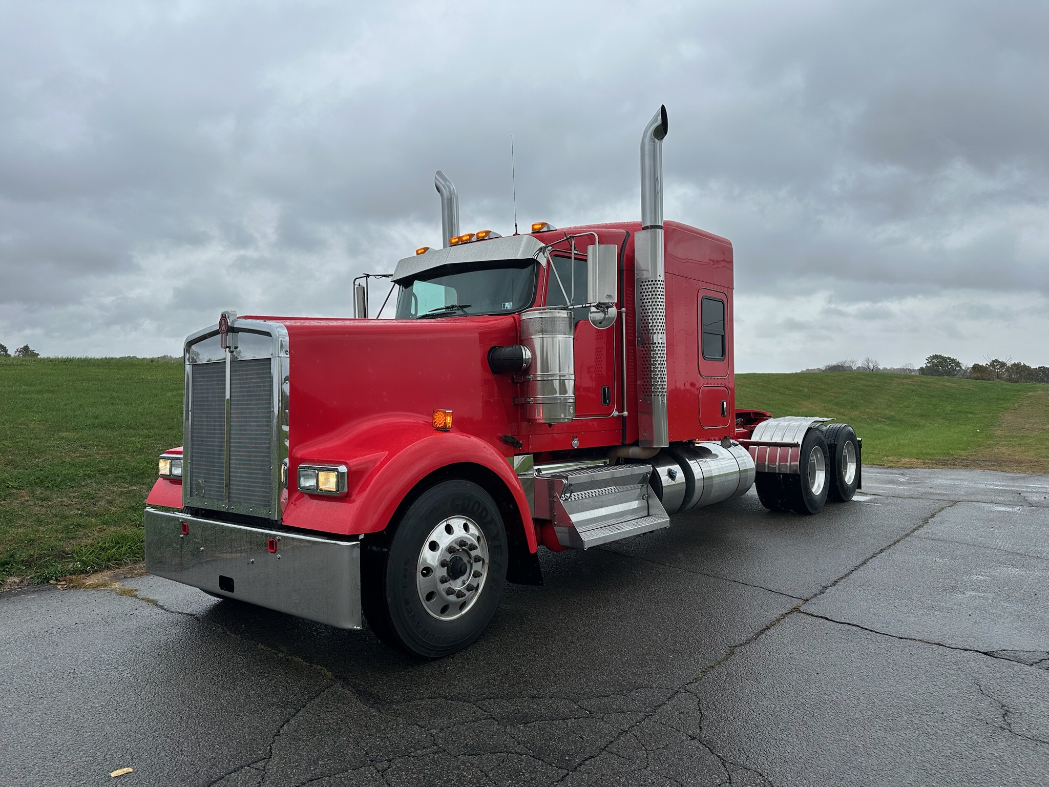 2021 KENWORTH W900L - image 1 of 6