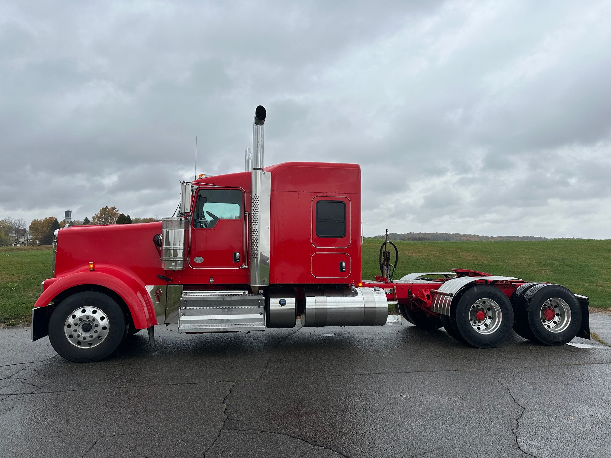 2021 KENWORTH W900L - image 3 of 6