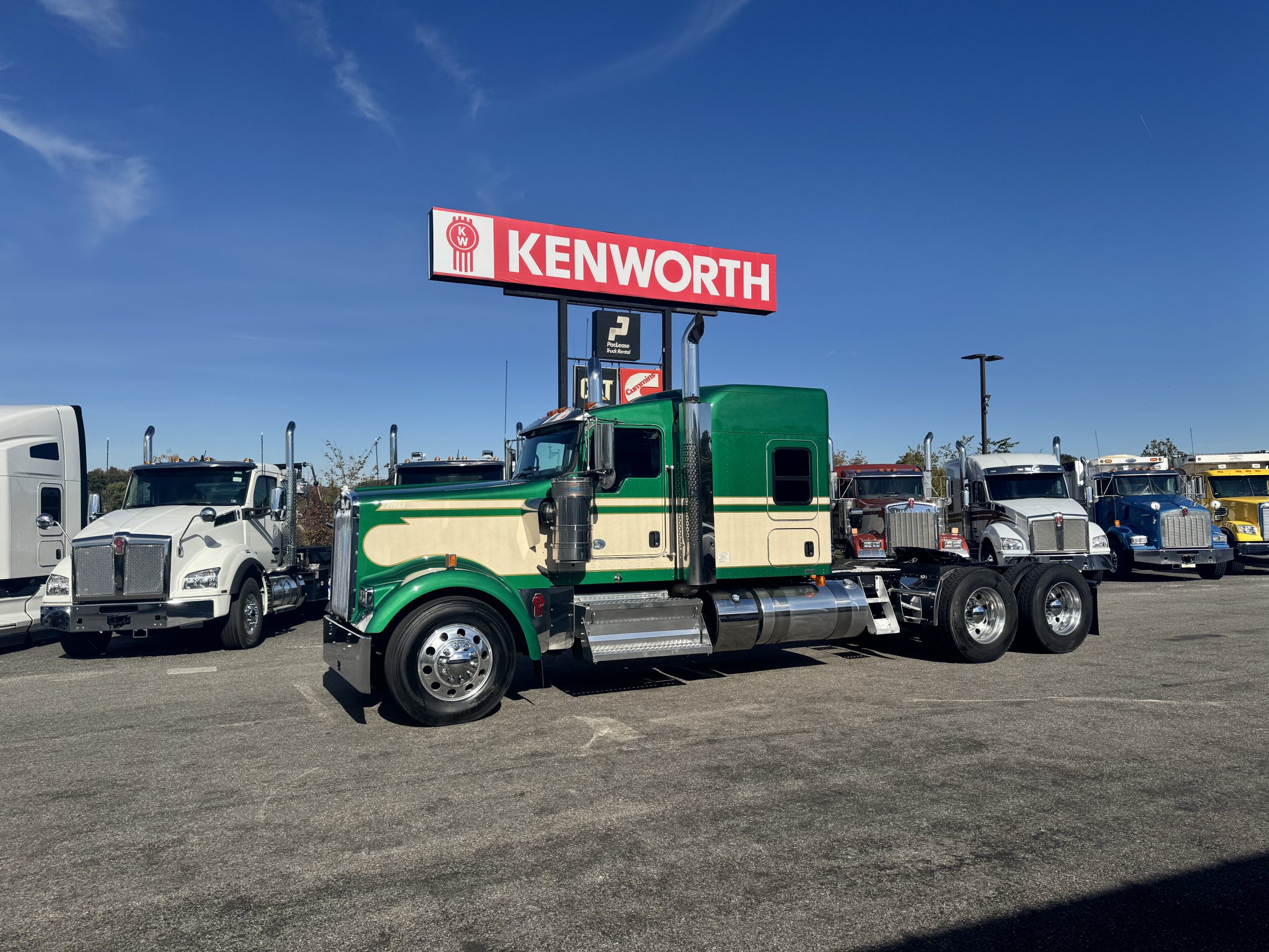 2022 KENWORTH W900L - image 1 of 6