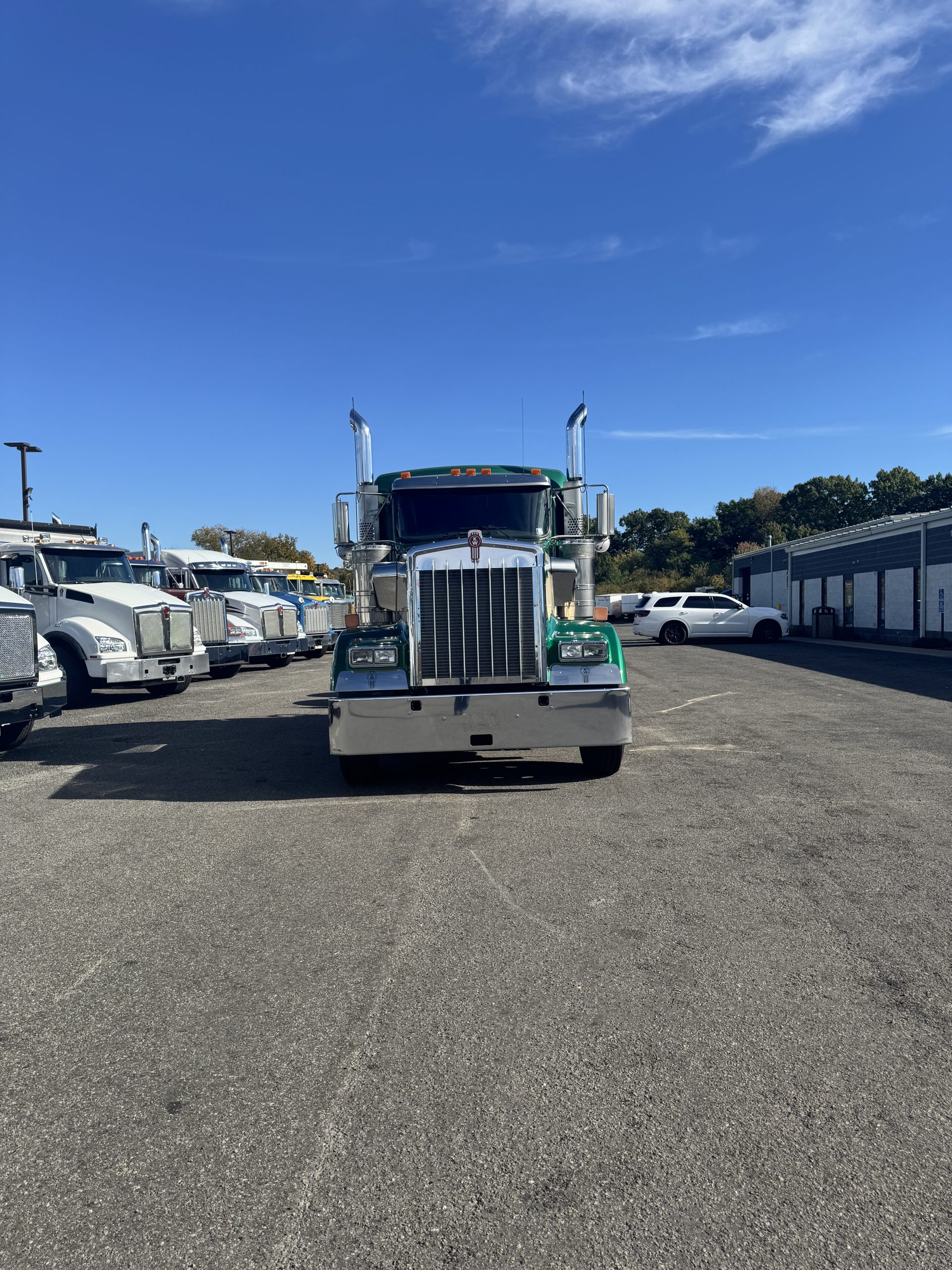 2022 KENWORTH W900L - image 2 of 6