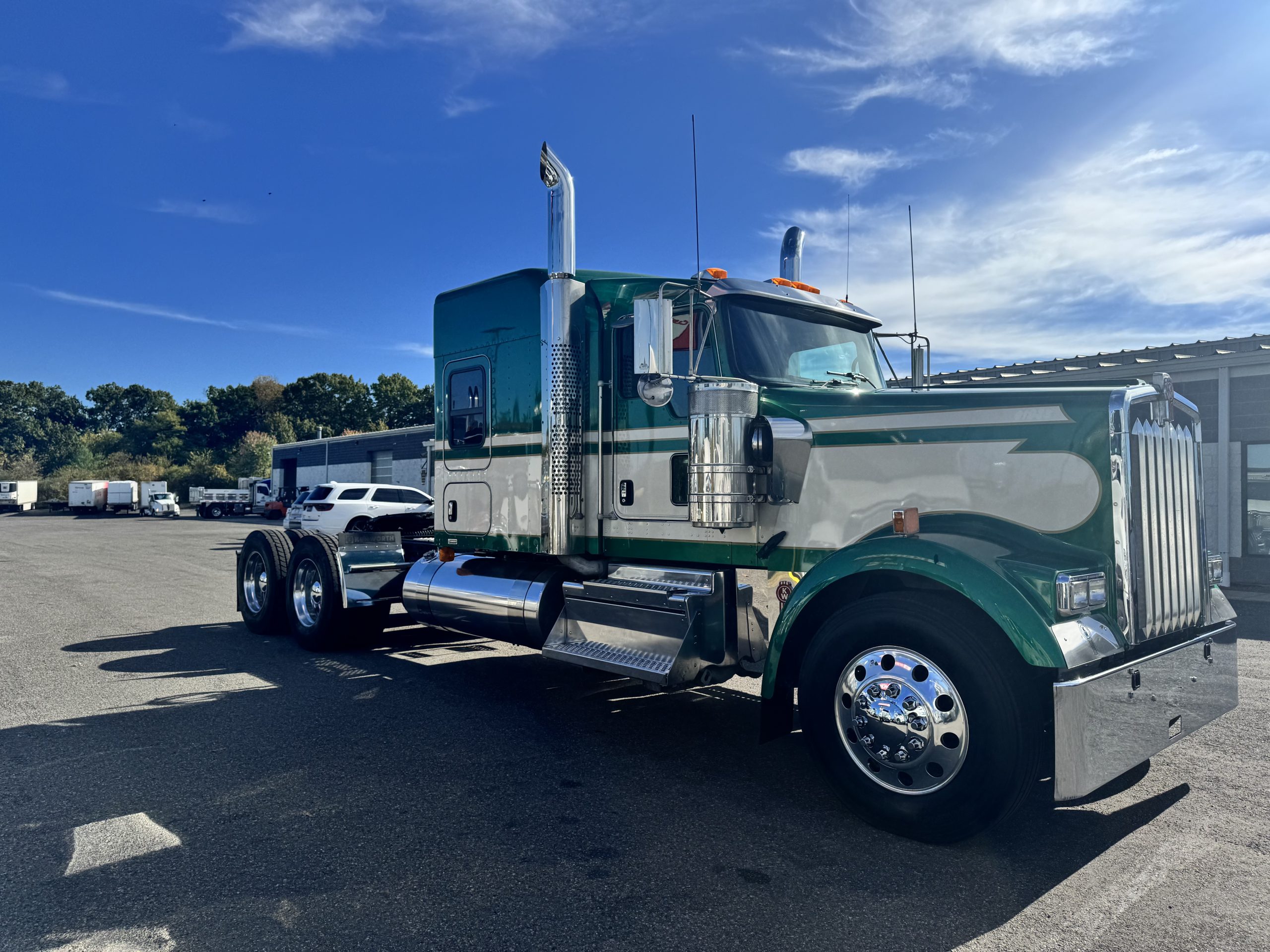 2022 KENWORTH W900L - image 3 of 6