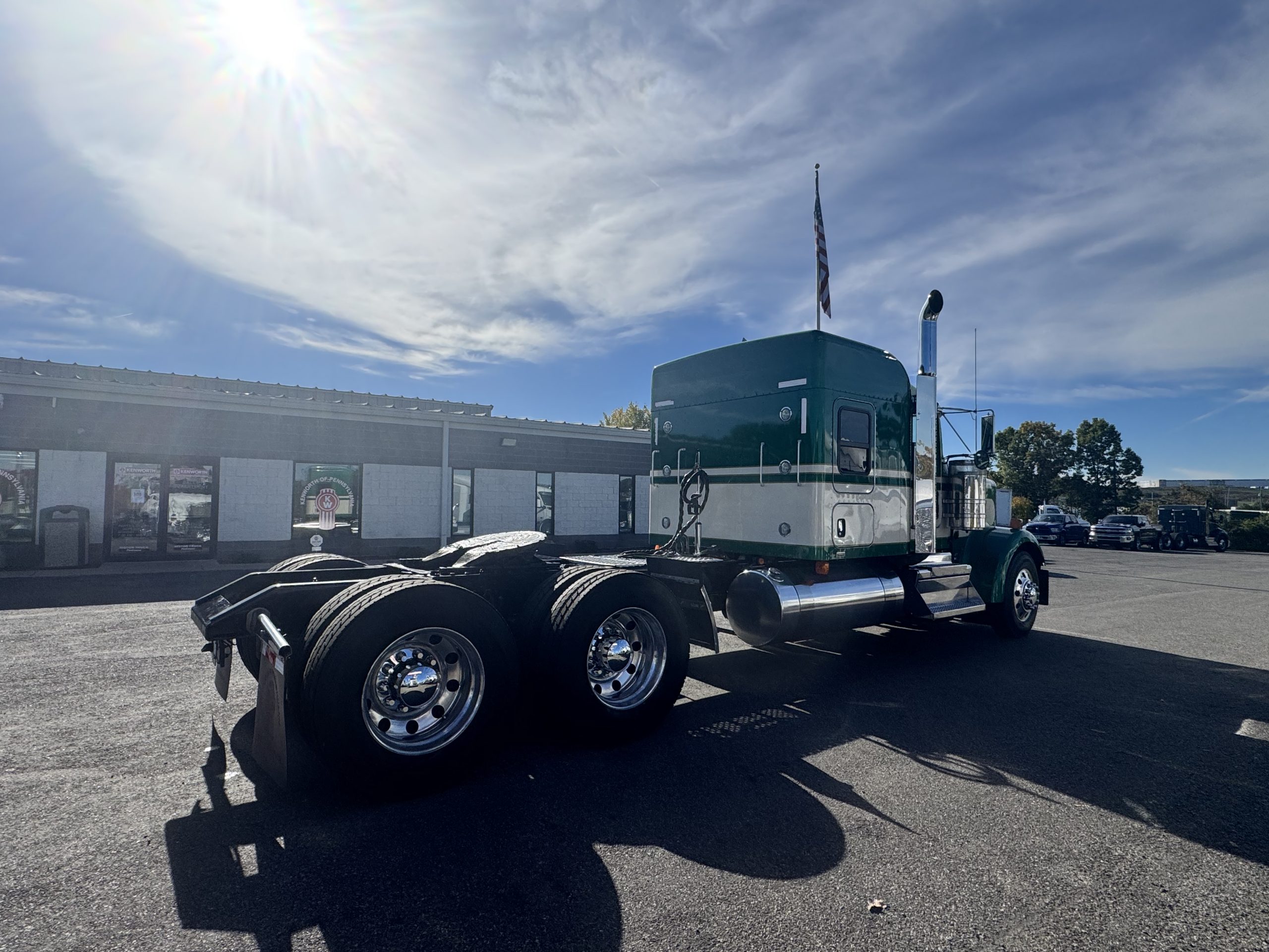 2022 KENWORTH W900L - image 5 of 6