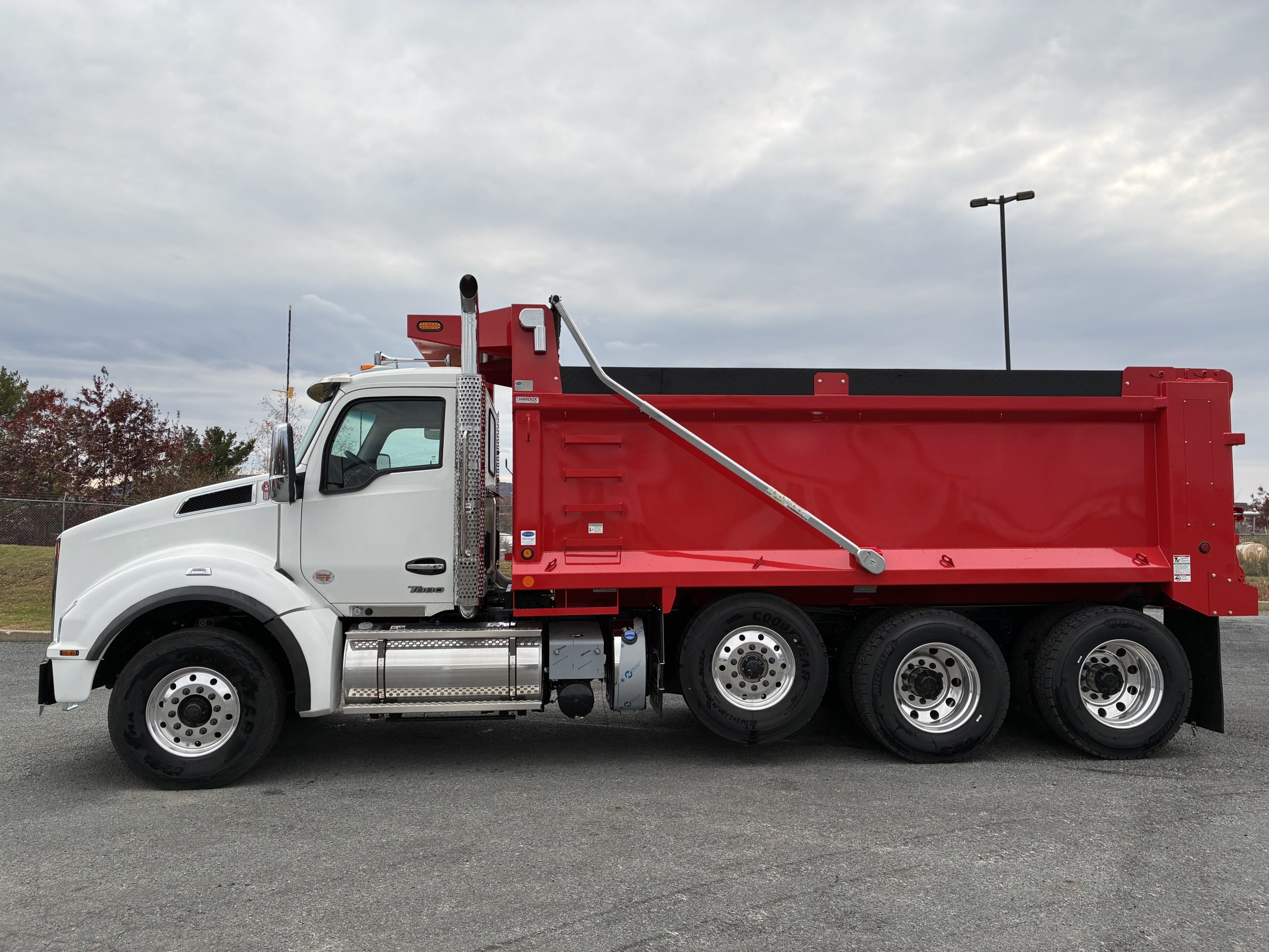 2026 KENWORTH T880 - image 3 of 6