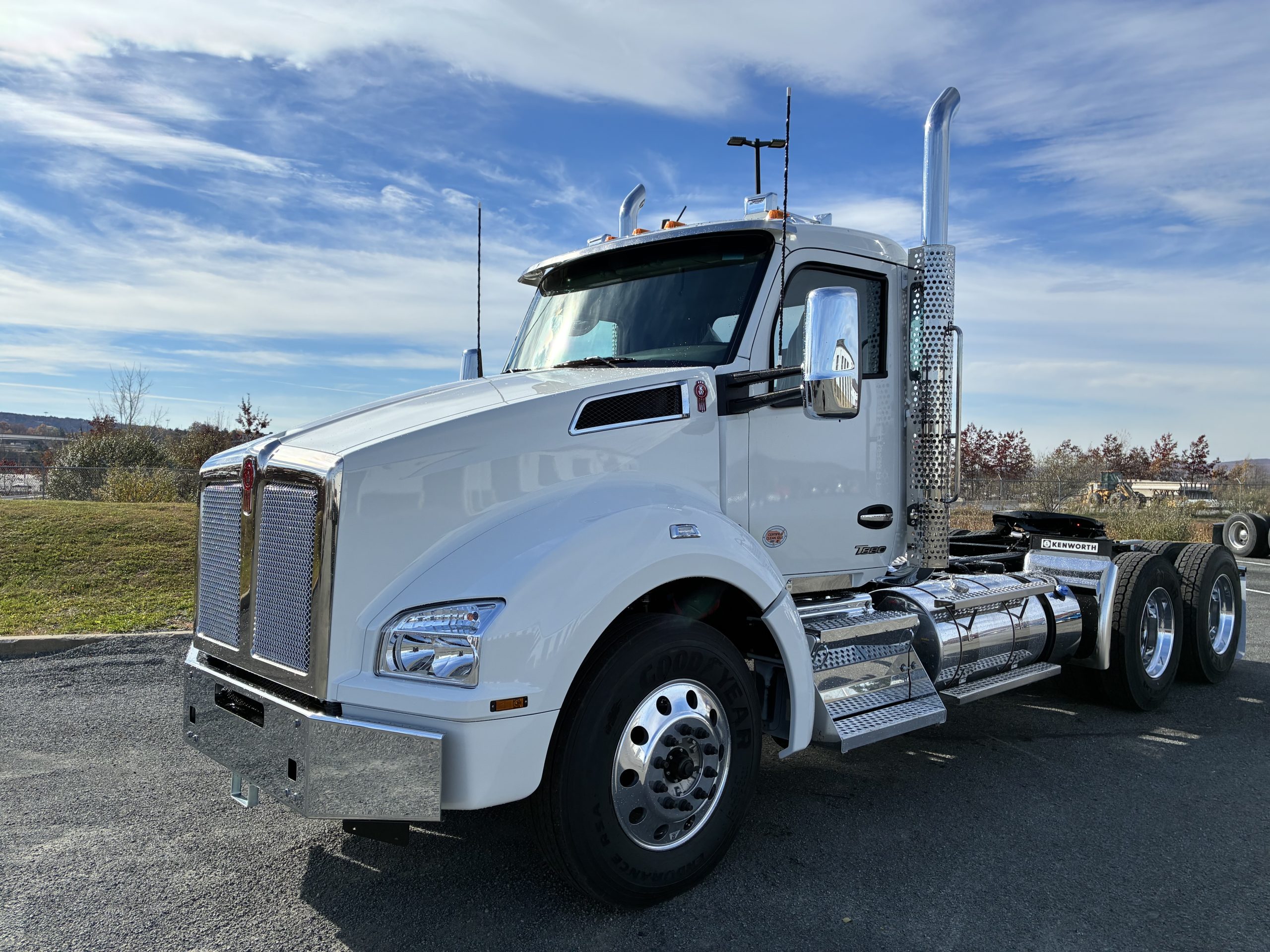 2026 KENWORTH T880 - image 1 of 6