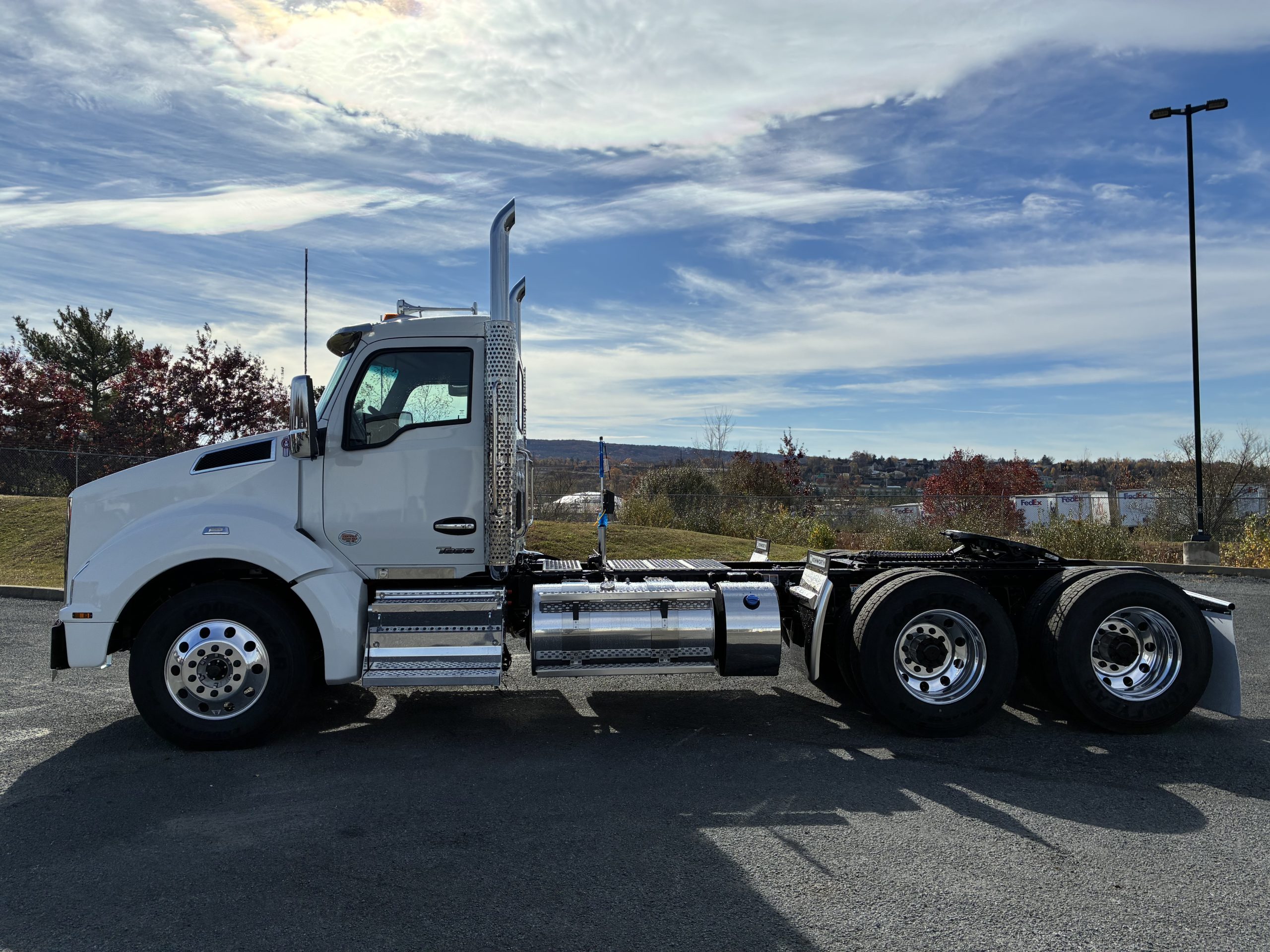 2026 KENWORTH T880 - image 2 of 6