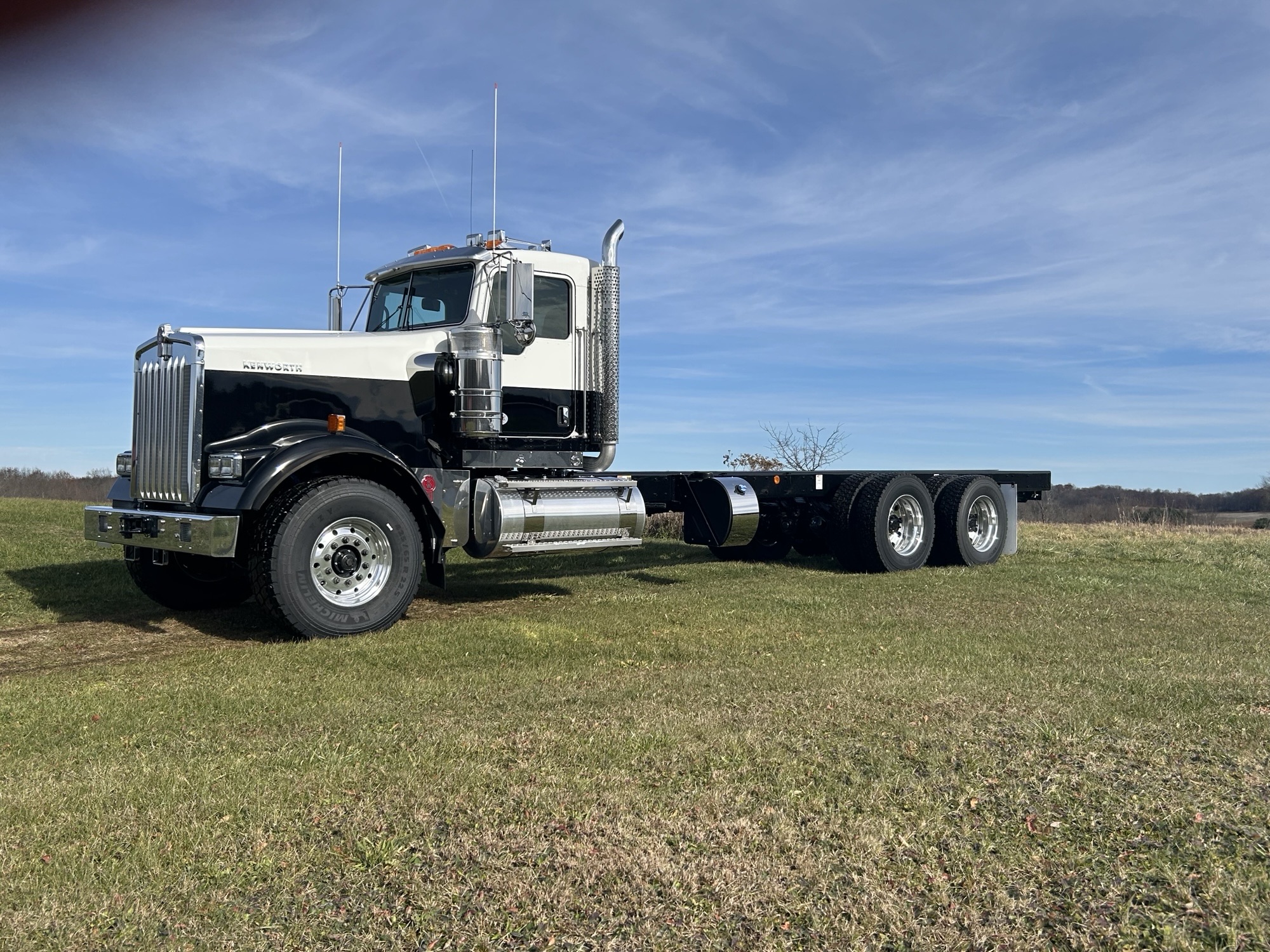 2026 KENWORTH W900 - image 1 of 6