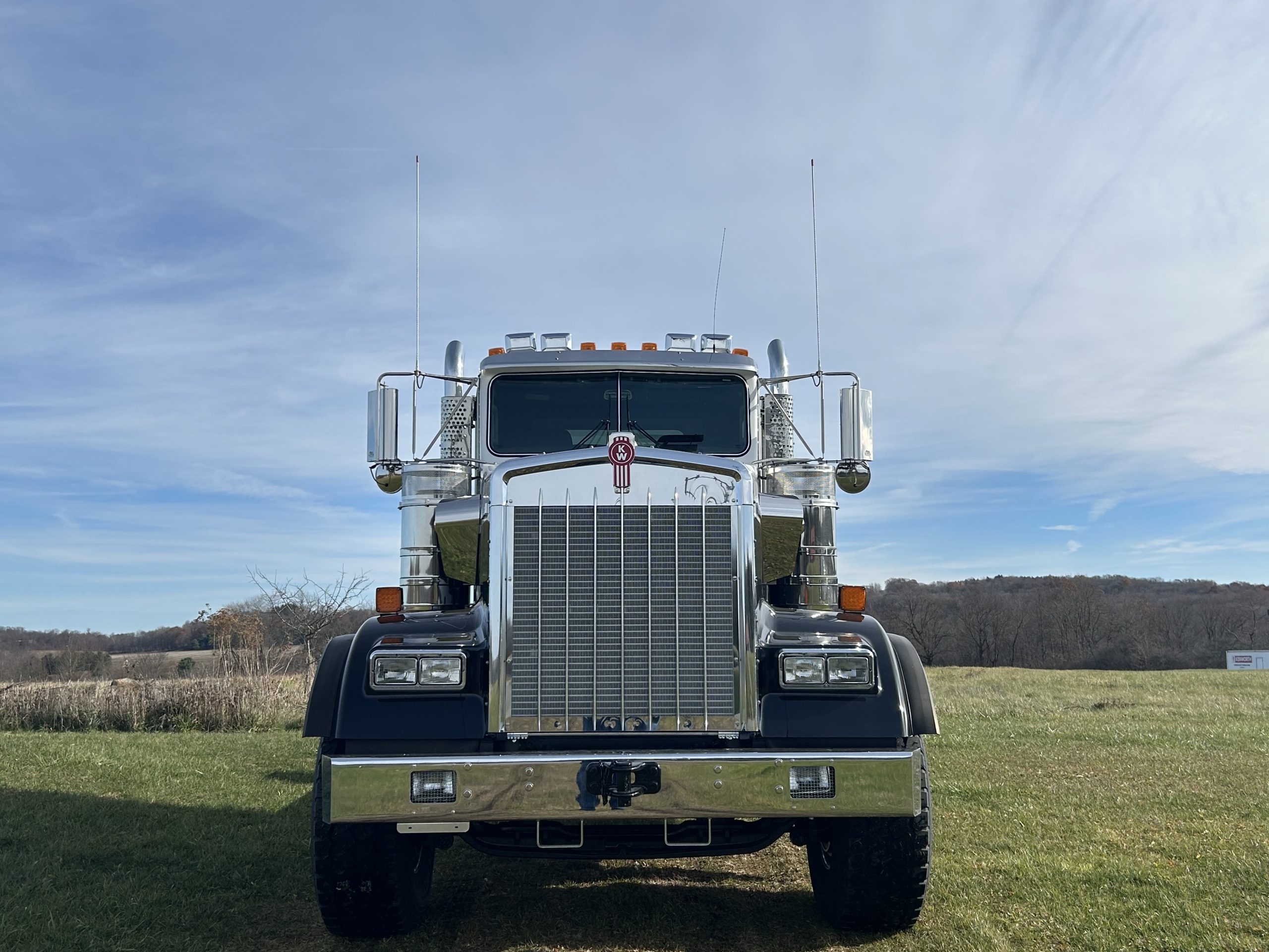 2026 KENWORTH W900 - image 4 of 6