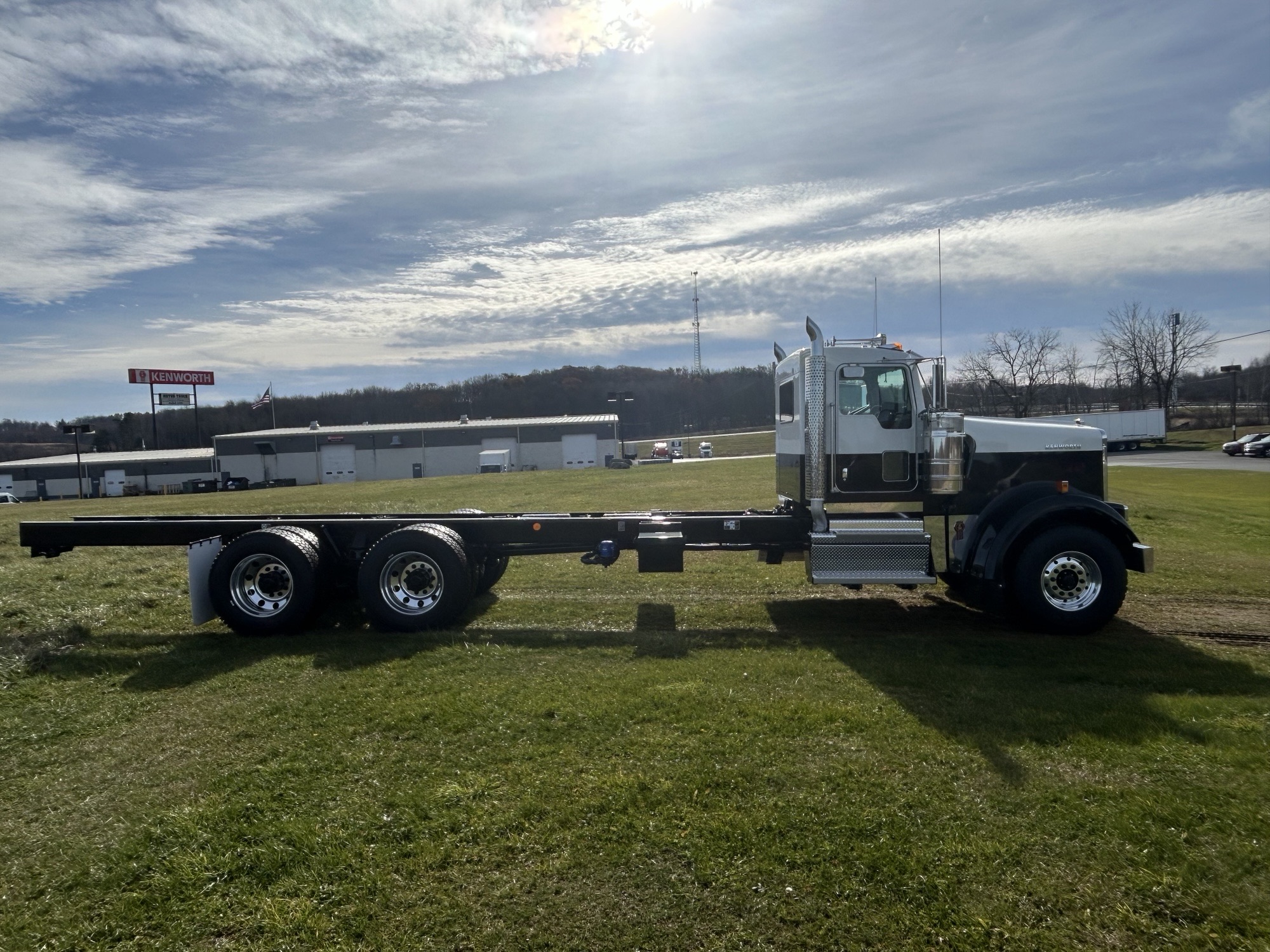 2026 KENWORTH W900 - image 5 of 6