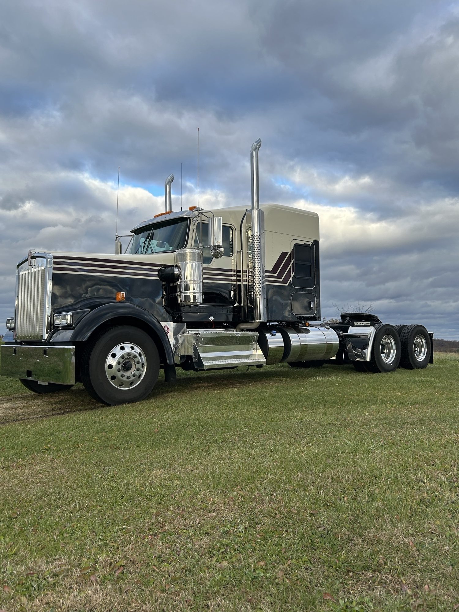 2026 KENWORTH W900 - image 1 of 6