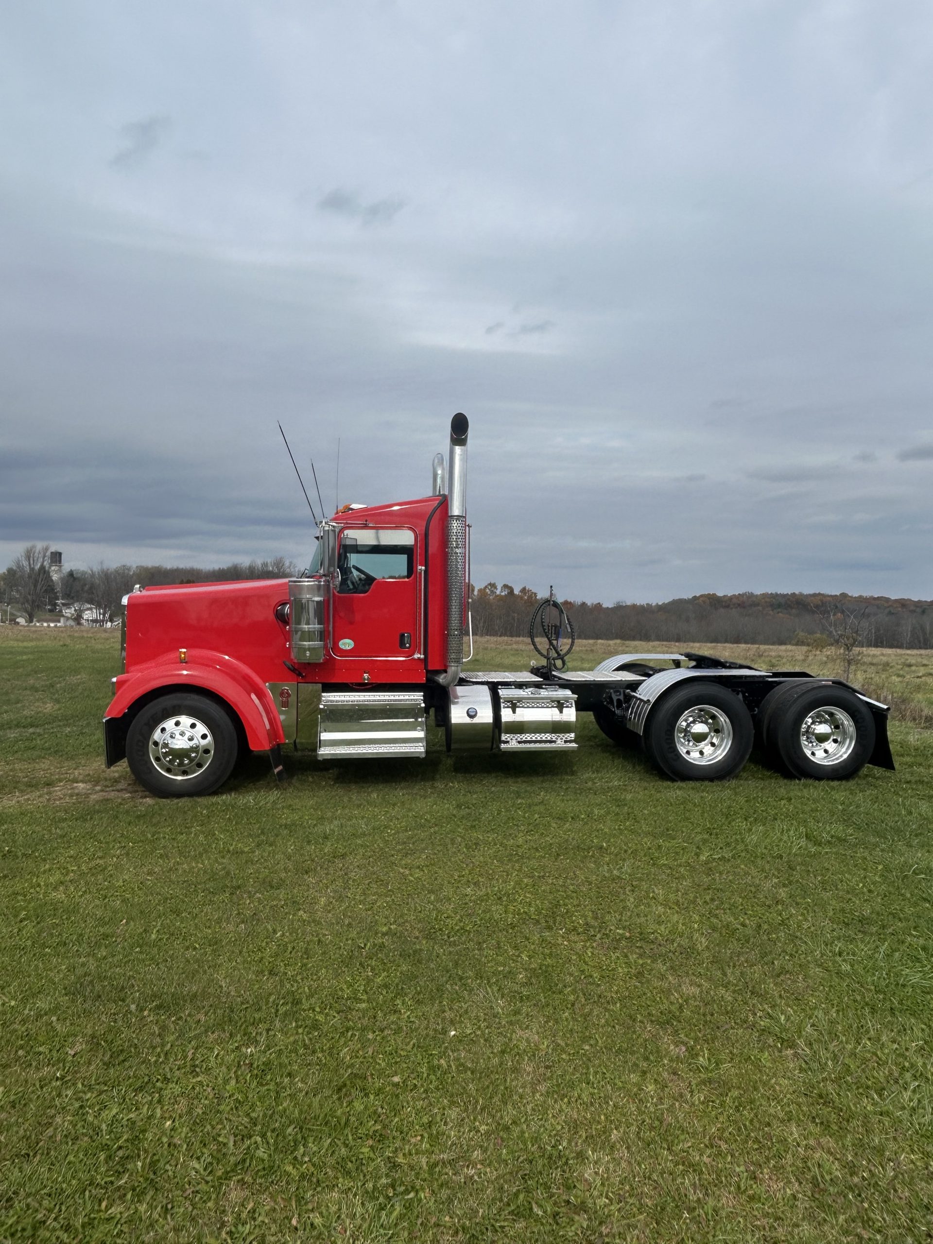 2021 KENWORTH W900L - image 1 of 6