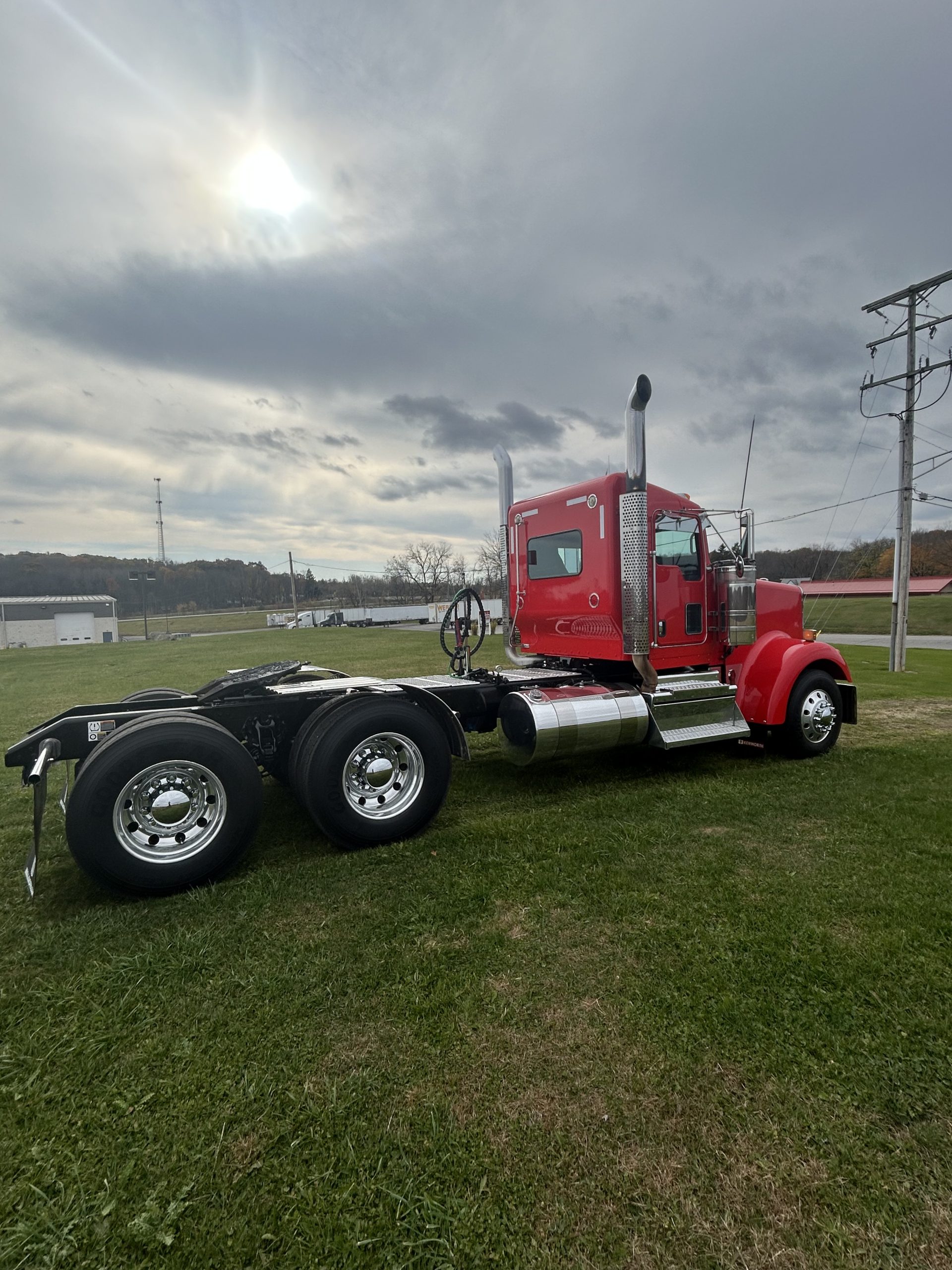 2021 KENWORTH W900L - image 4 of 6