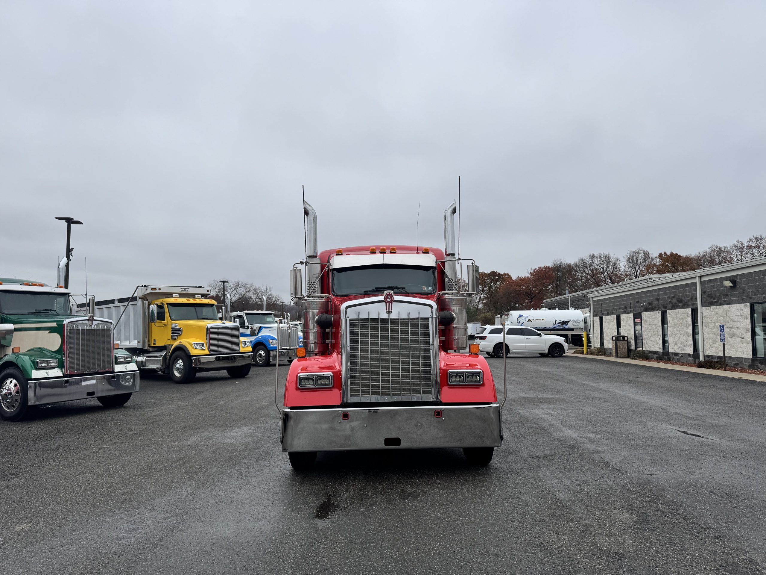 2021 KENWORTH W900L - image 2 of 6