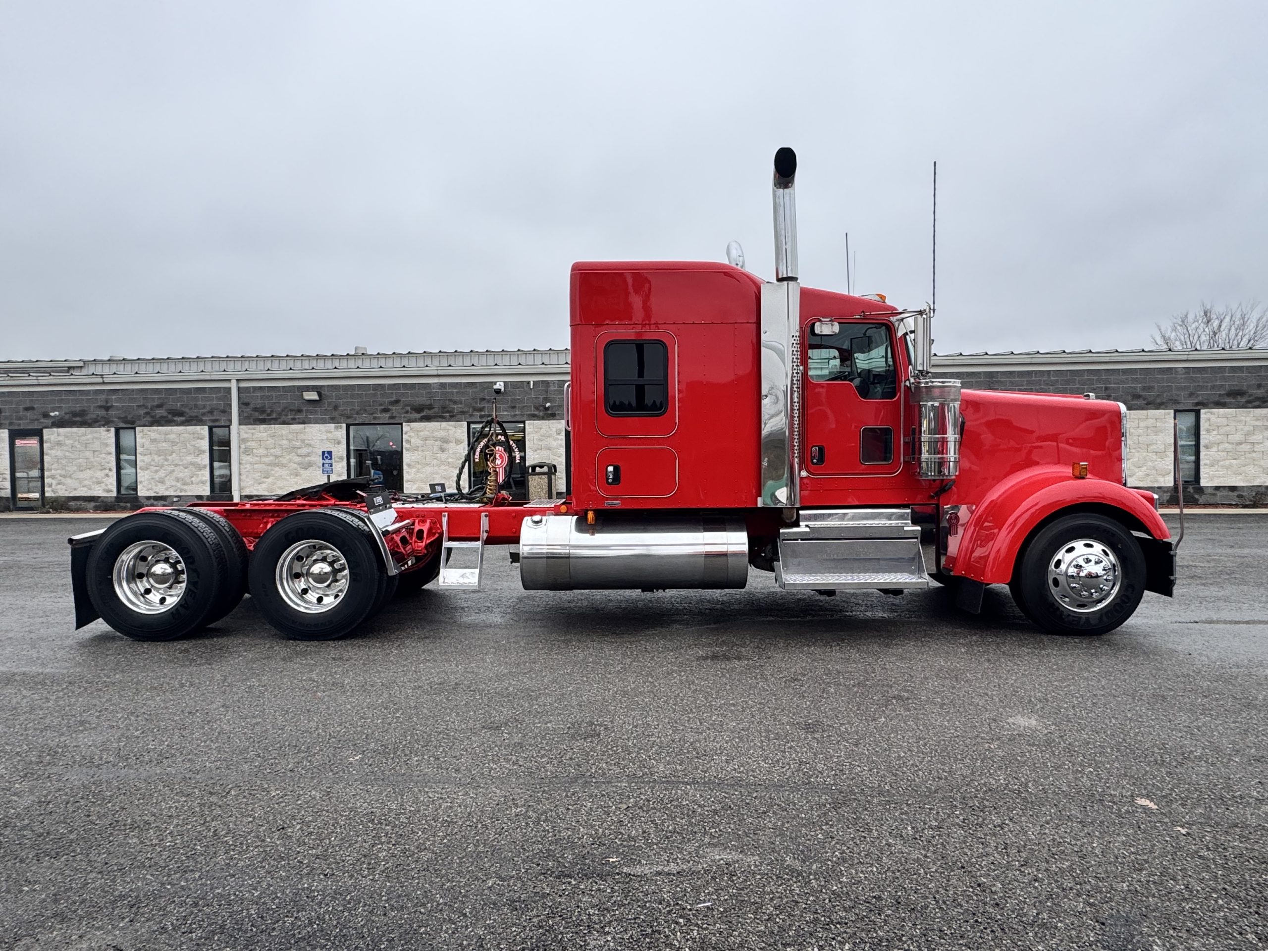 2021 KENWORTH W900L - image 4 of 6