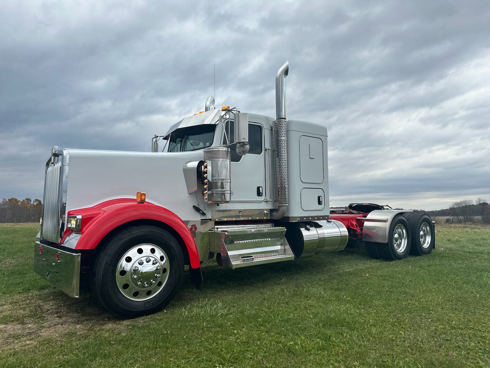 2022 KENWORTH W900L - image 2 of 6