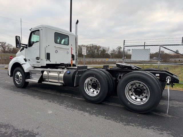 2026 KENWORTH T880 2026 KENWORTH T880 - image 2 of 6