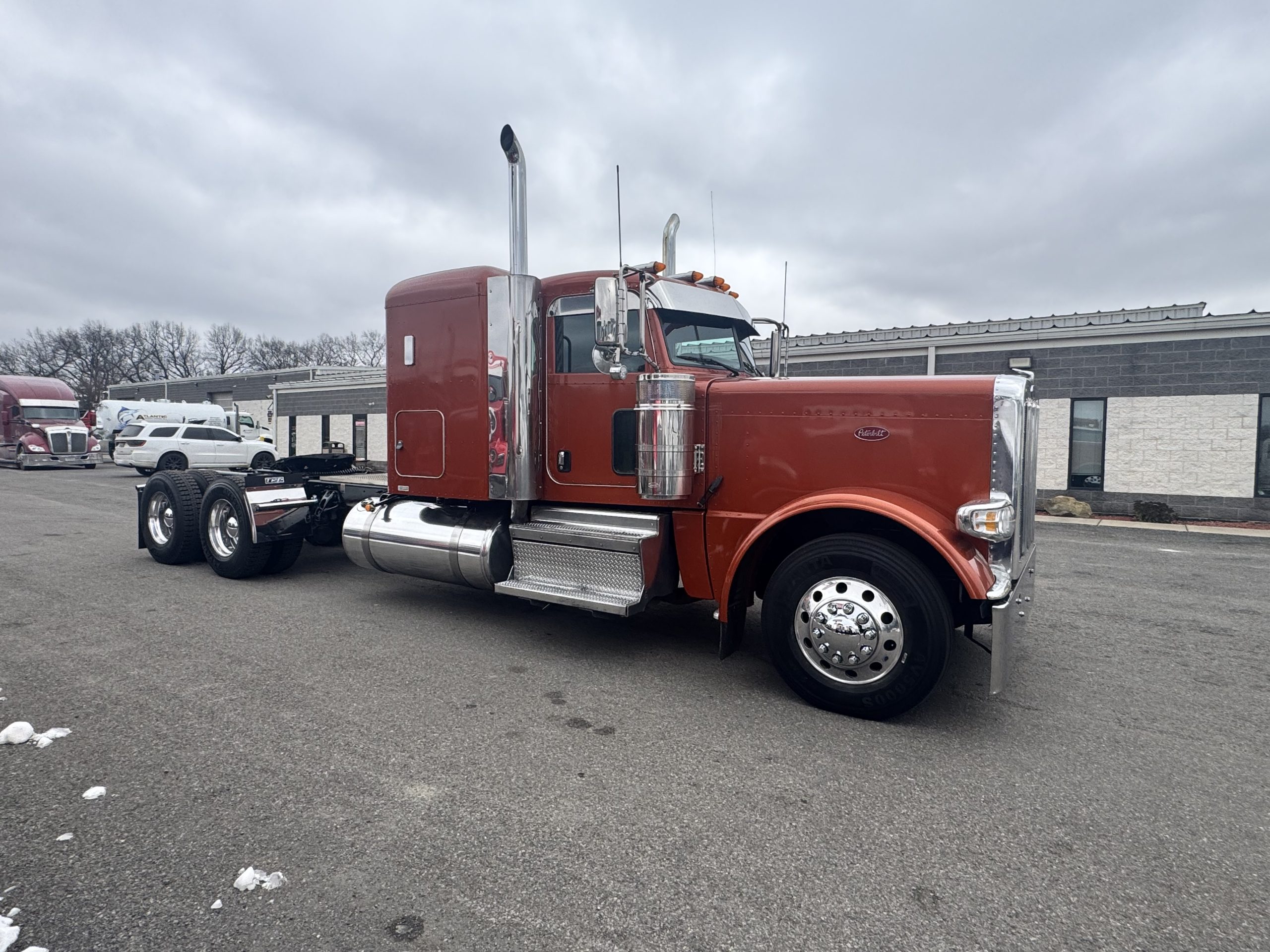 2022 PETERBILT 389 - image 3 of 6