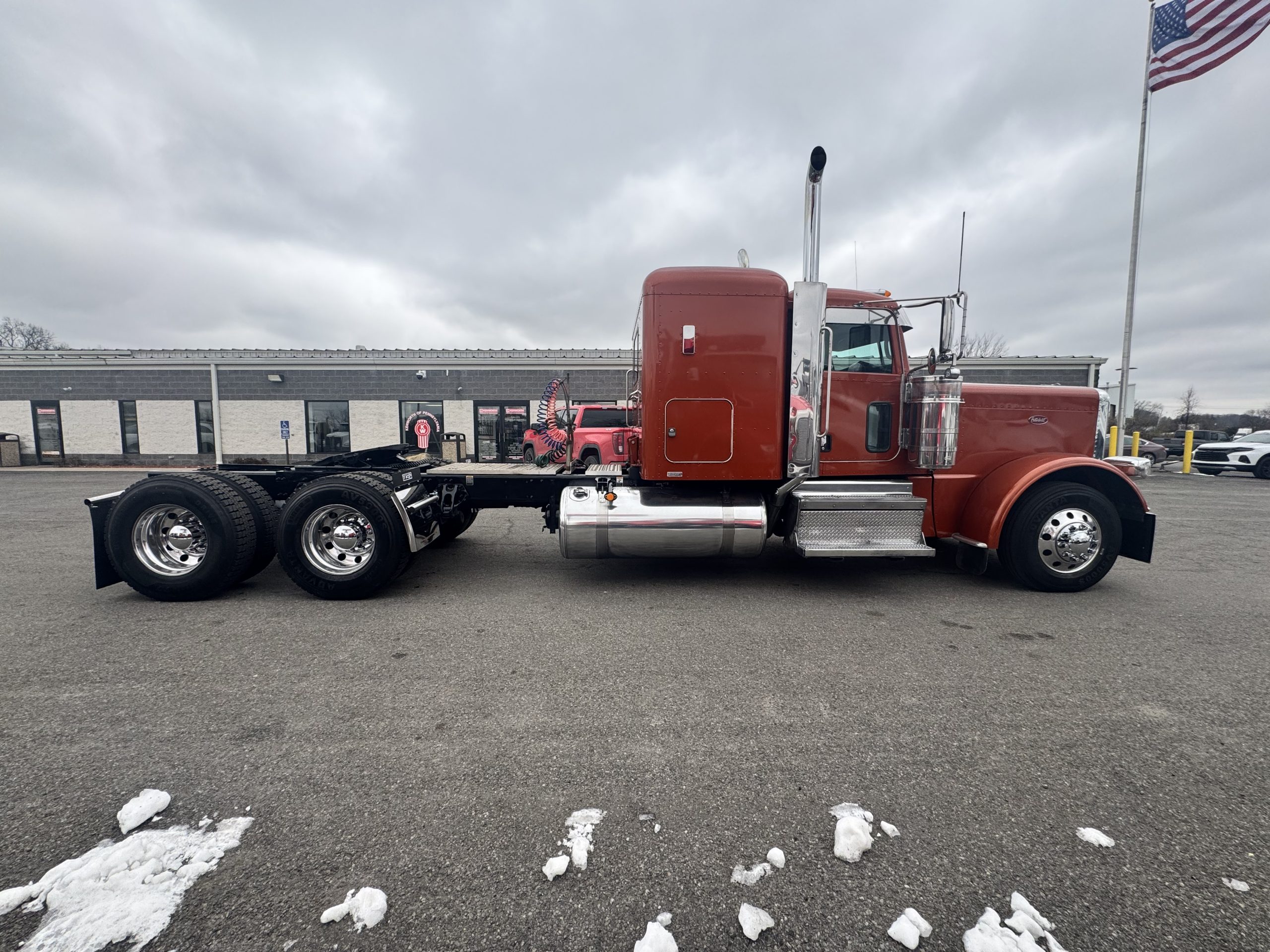 2022 PETERBILT 389 - image 4 of 6