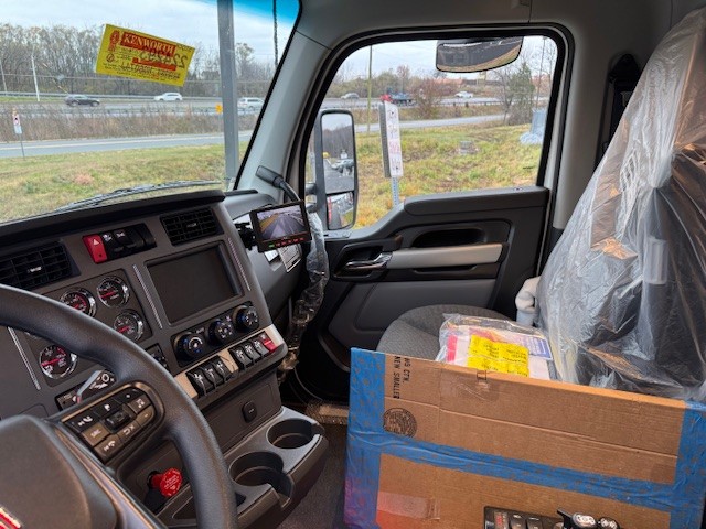 2026 KENWORTH T880 - image 3 of 6
