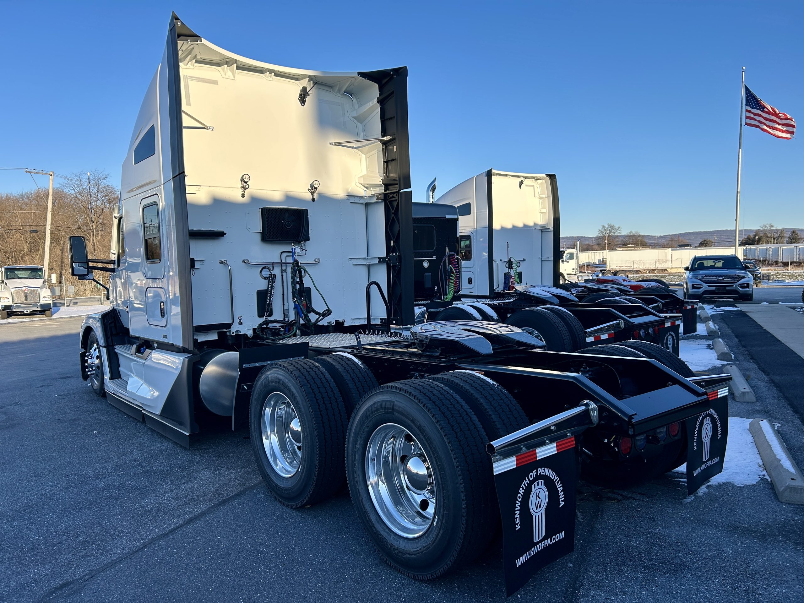 2026 KENWORTH T680 - image 2 of 3