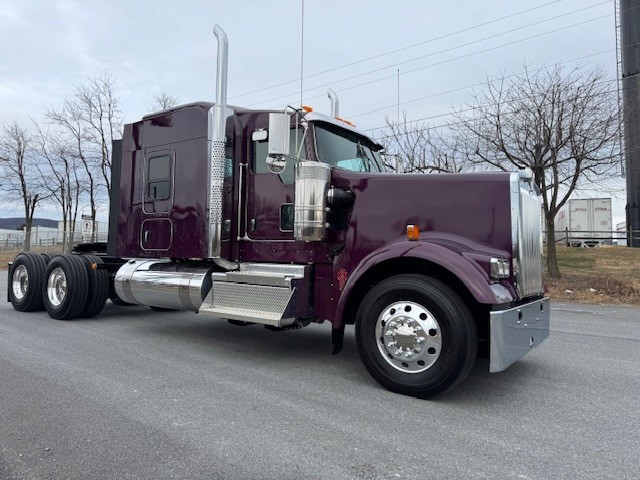 2026 KENWORTH W900L - image 2 of 6