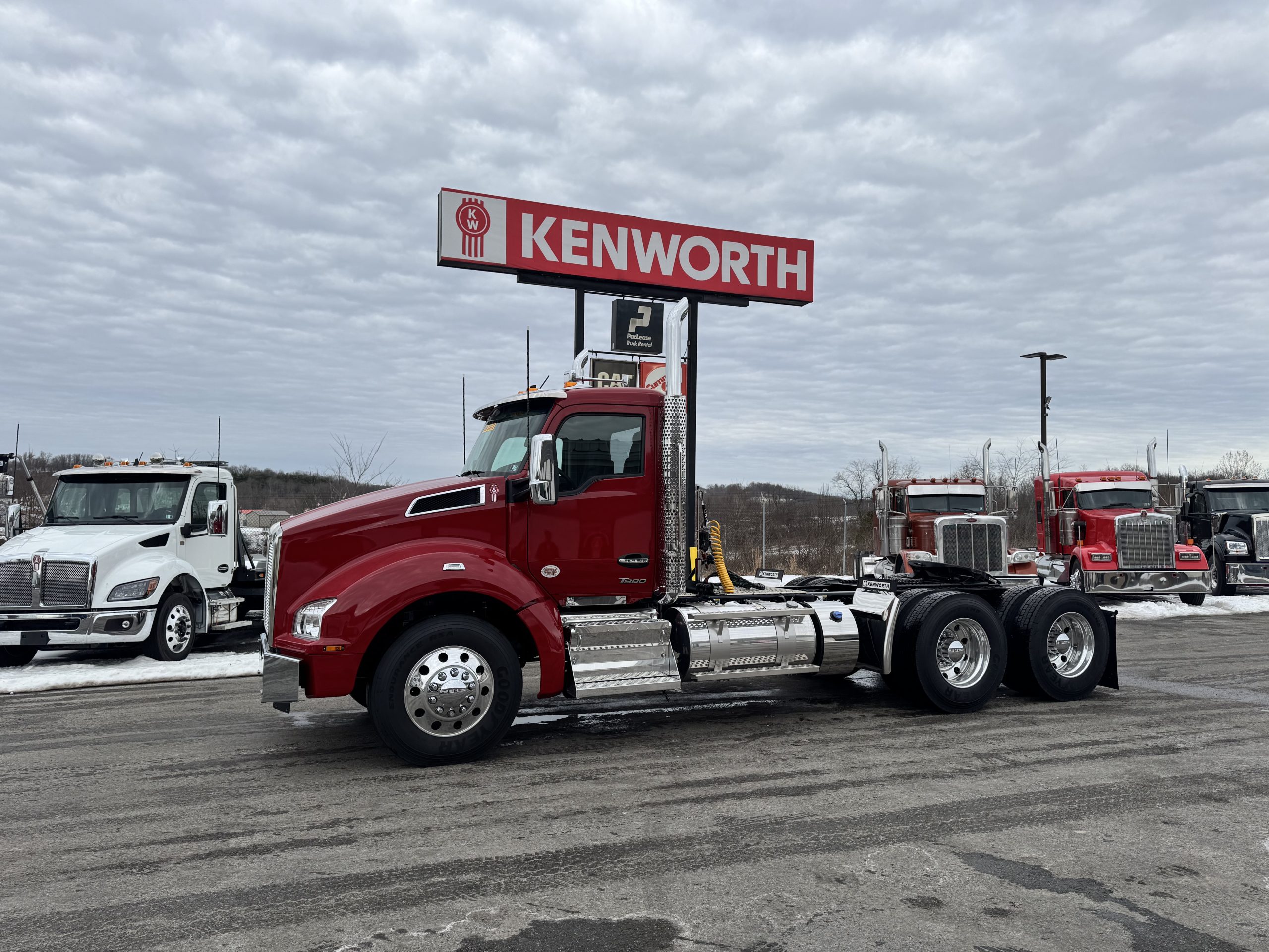 2026 KENWORTH T880 2026 KENWORTH T880 - image 1 of 6