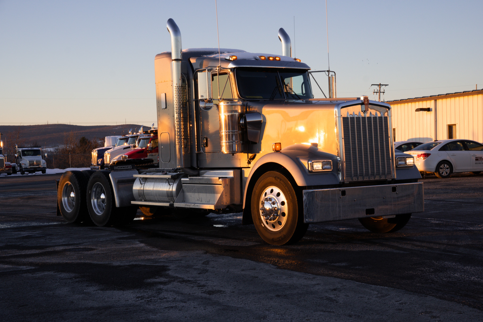 2026 KENWORTH W900 - image 2 of 6