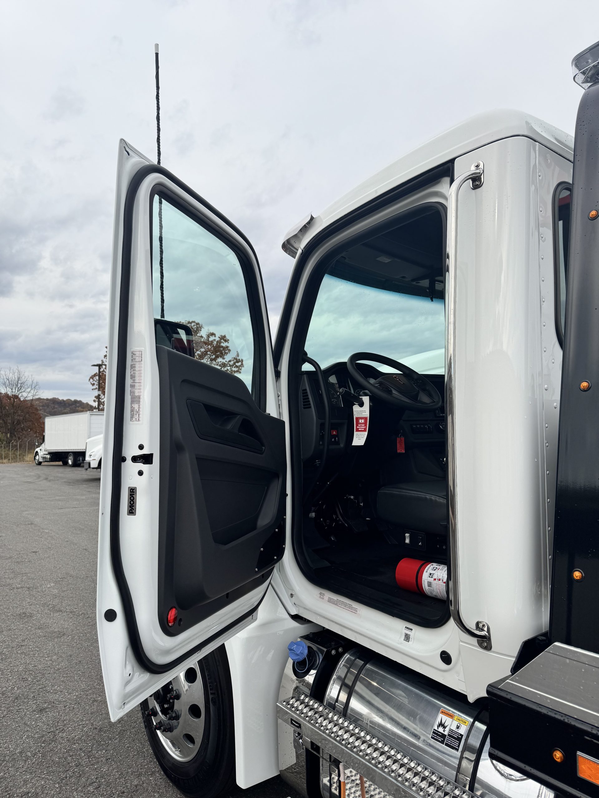 2026 KENWORTH T280 - image 3 of 6