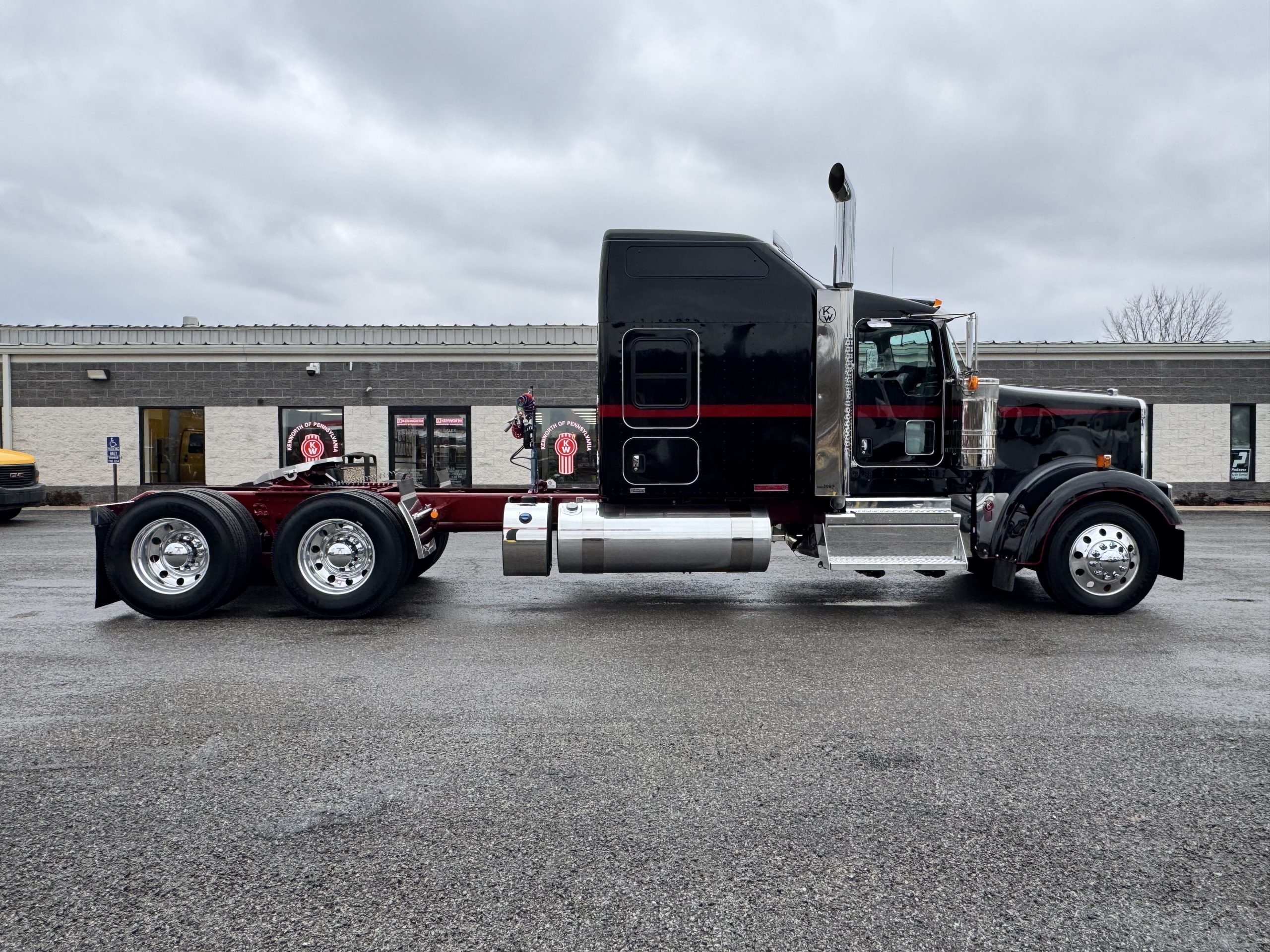 2026 KENWORTH W900 2026 KENWORTH W900 - image 4 of 6