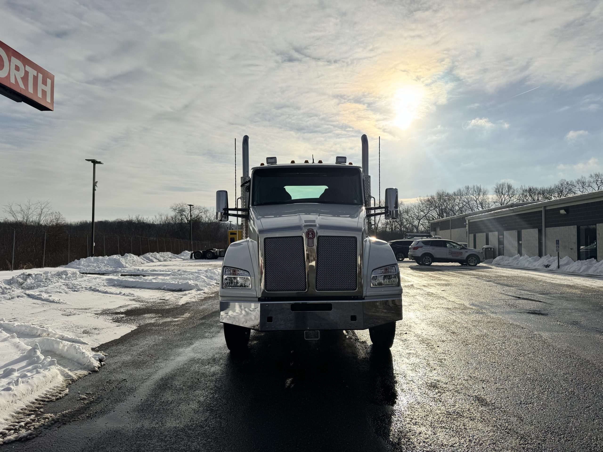 2027 KENWORTH T880 - image 2 of 6
