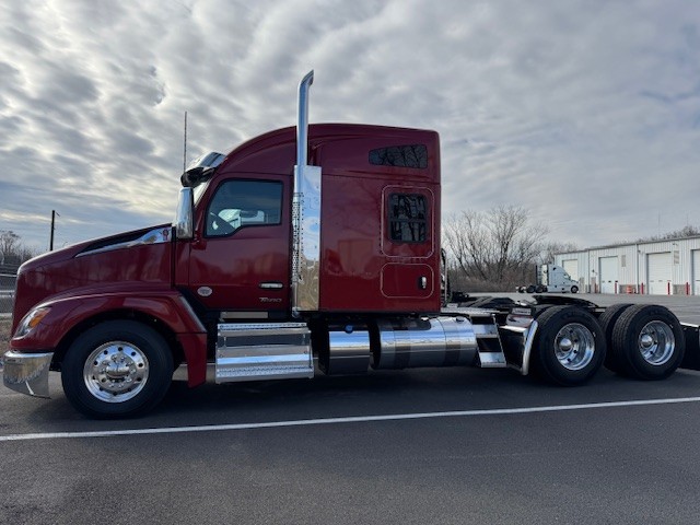 2026 KENWORTH T680 - image 1 of 6