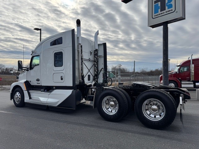 2026 KENWORTH T680 - image 2 of 6