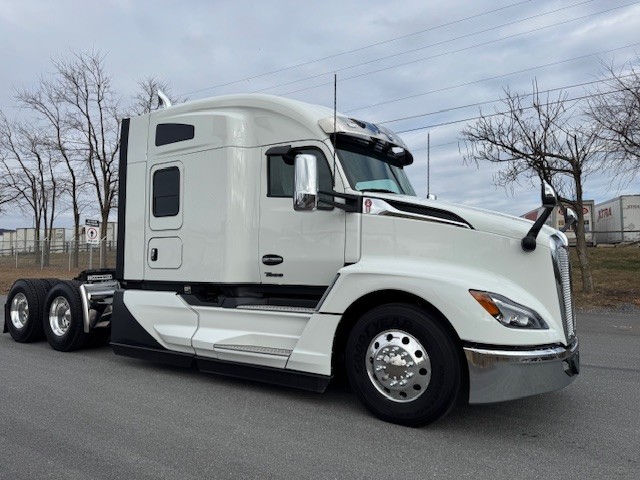 2026 KENWORTH T680 - image 2 of 6