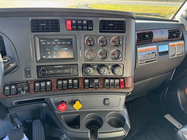 2026 KENWORTH T680 - image 3 of 6
