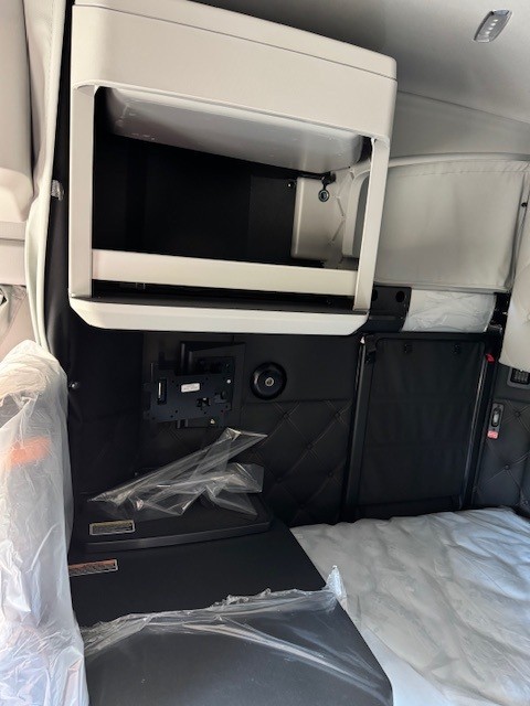 2026 KENWORTH T680 - image 5 of 6