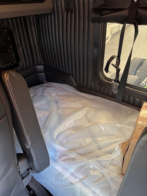 2026 KENWORTH W900 - image 4 of 6