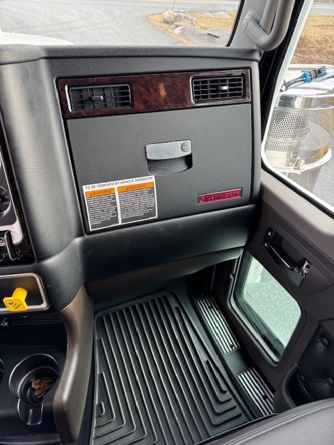 2026 KENWORTH W900 - image 5 of 6