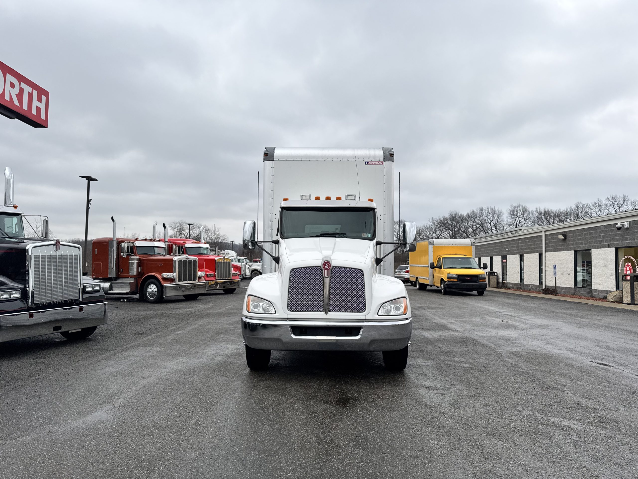 2018 KENWORTH T370 - image 2 of 6