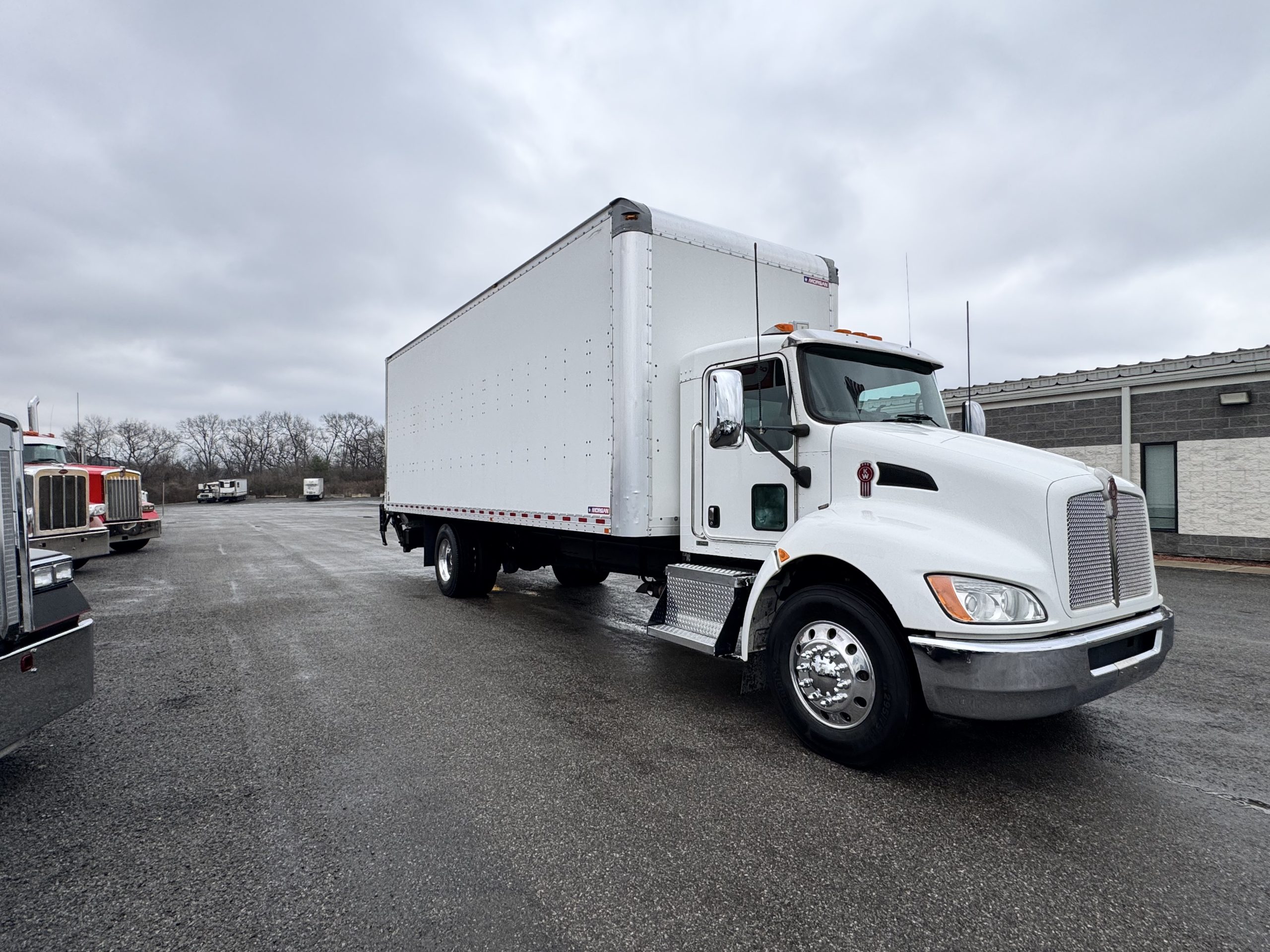 2018 KENWORTH T370 - image 3 of 6