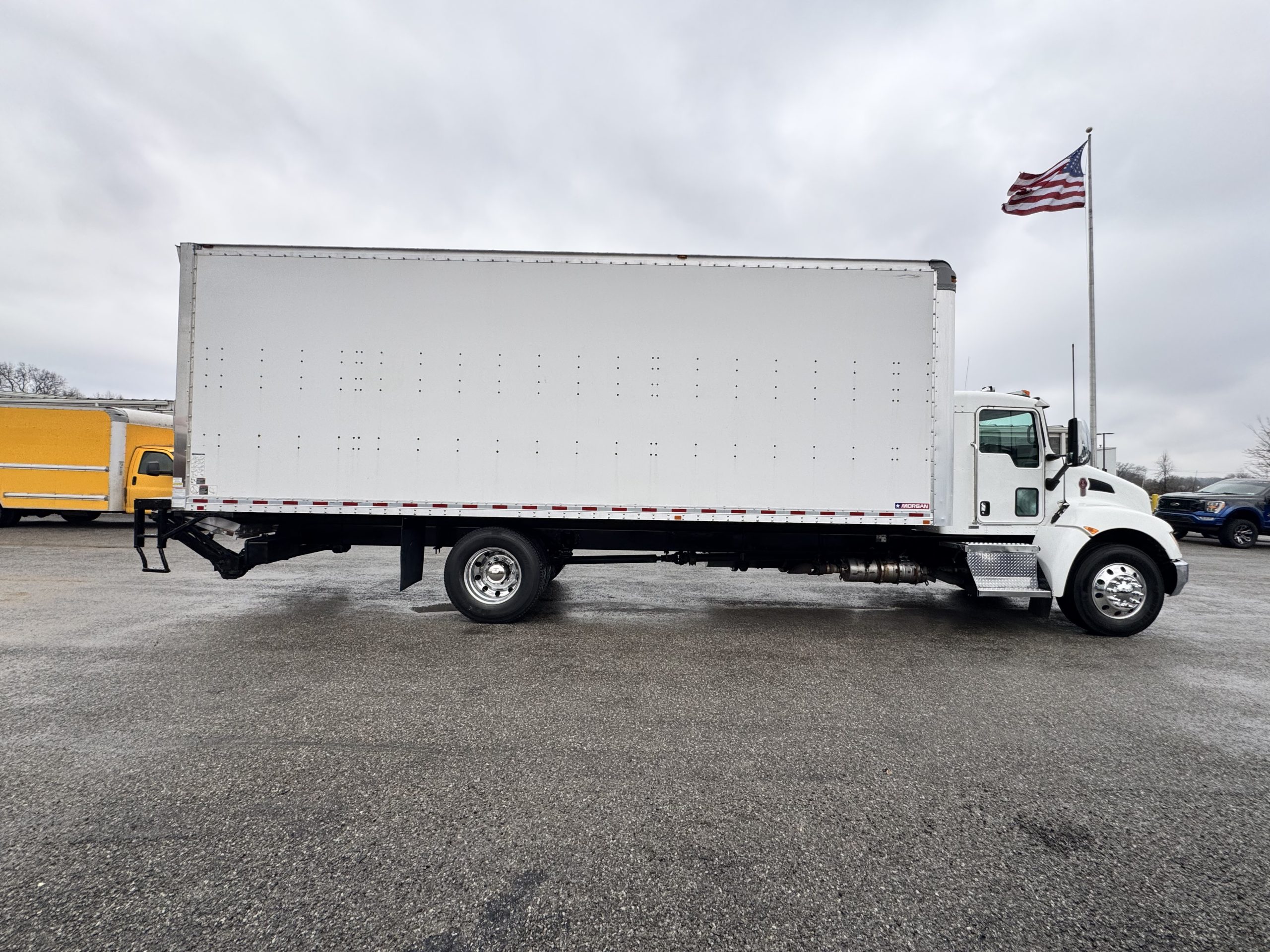 2018 KENWORTH T370 - image 4 of 6