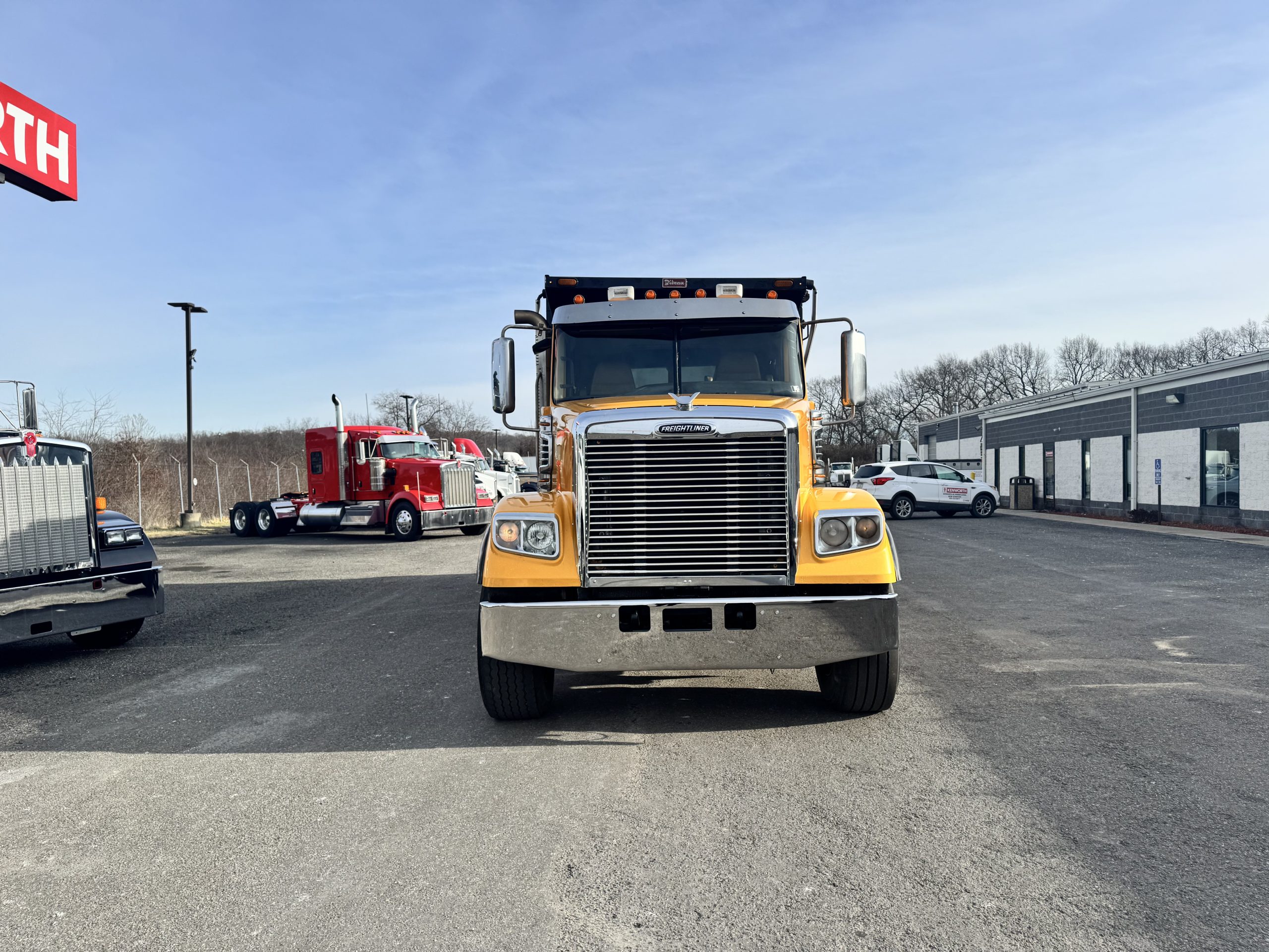 2020 FREIGHTLINER 122SD SBA - image 2 of 6
