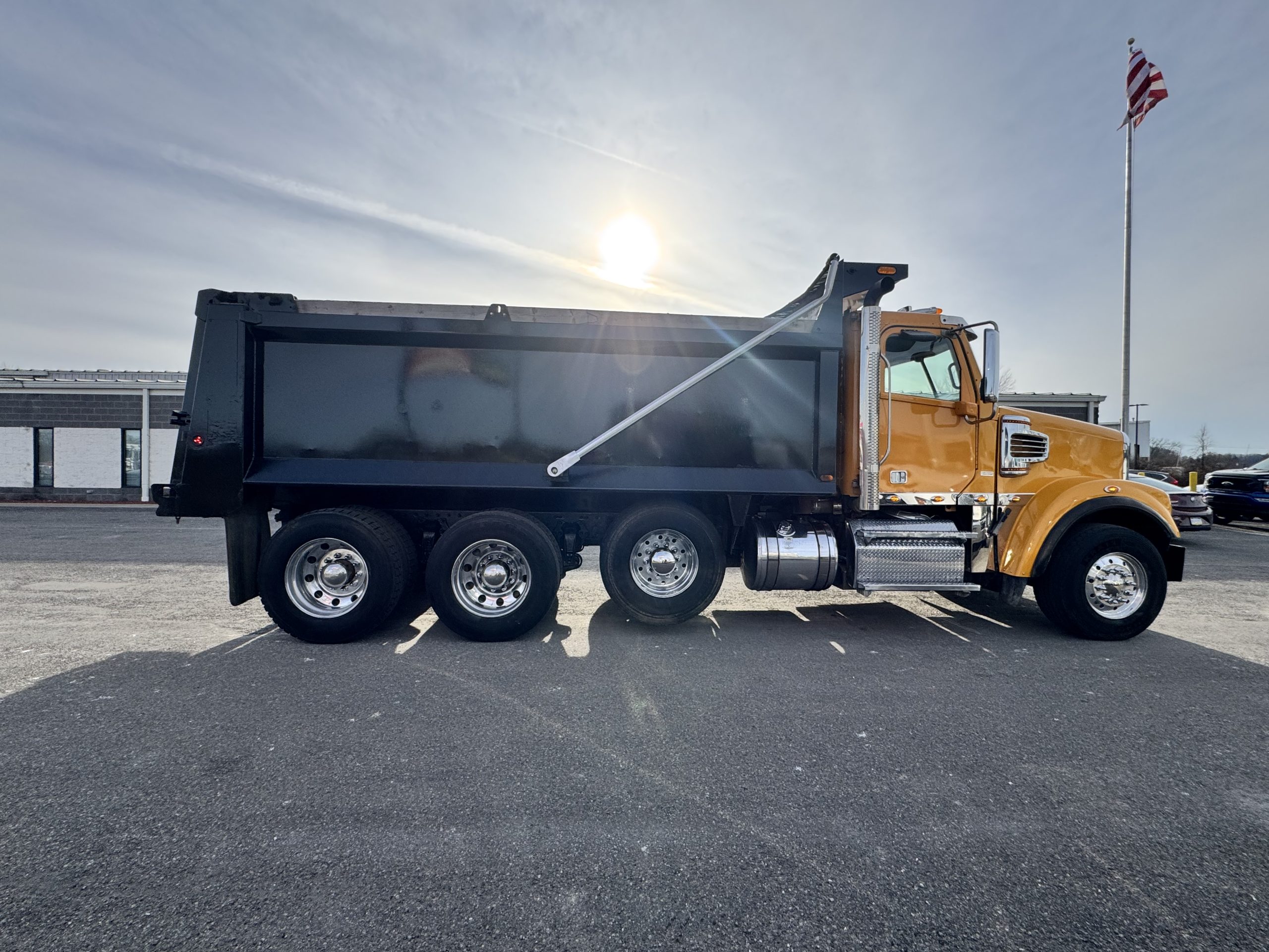 2020 FREIGHTLINER 122SD SBA - image 4 of 6